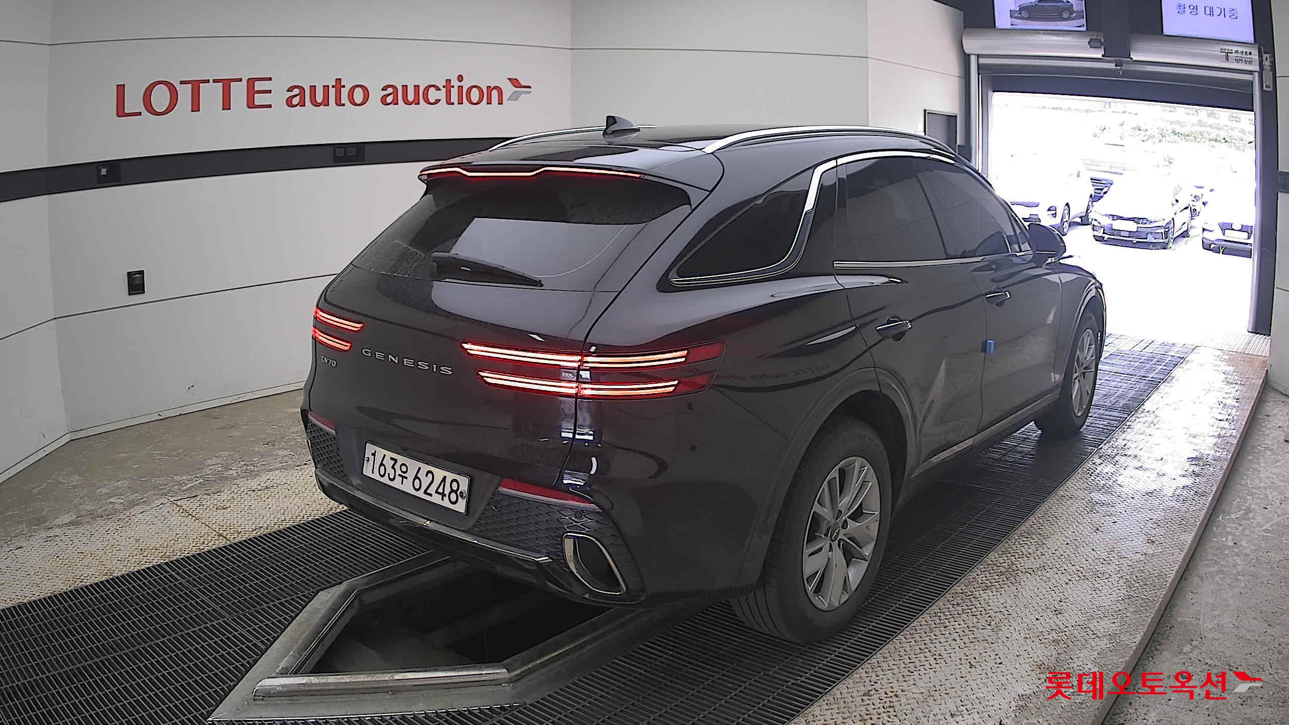 2023 - genesis gv70