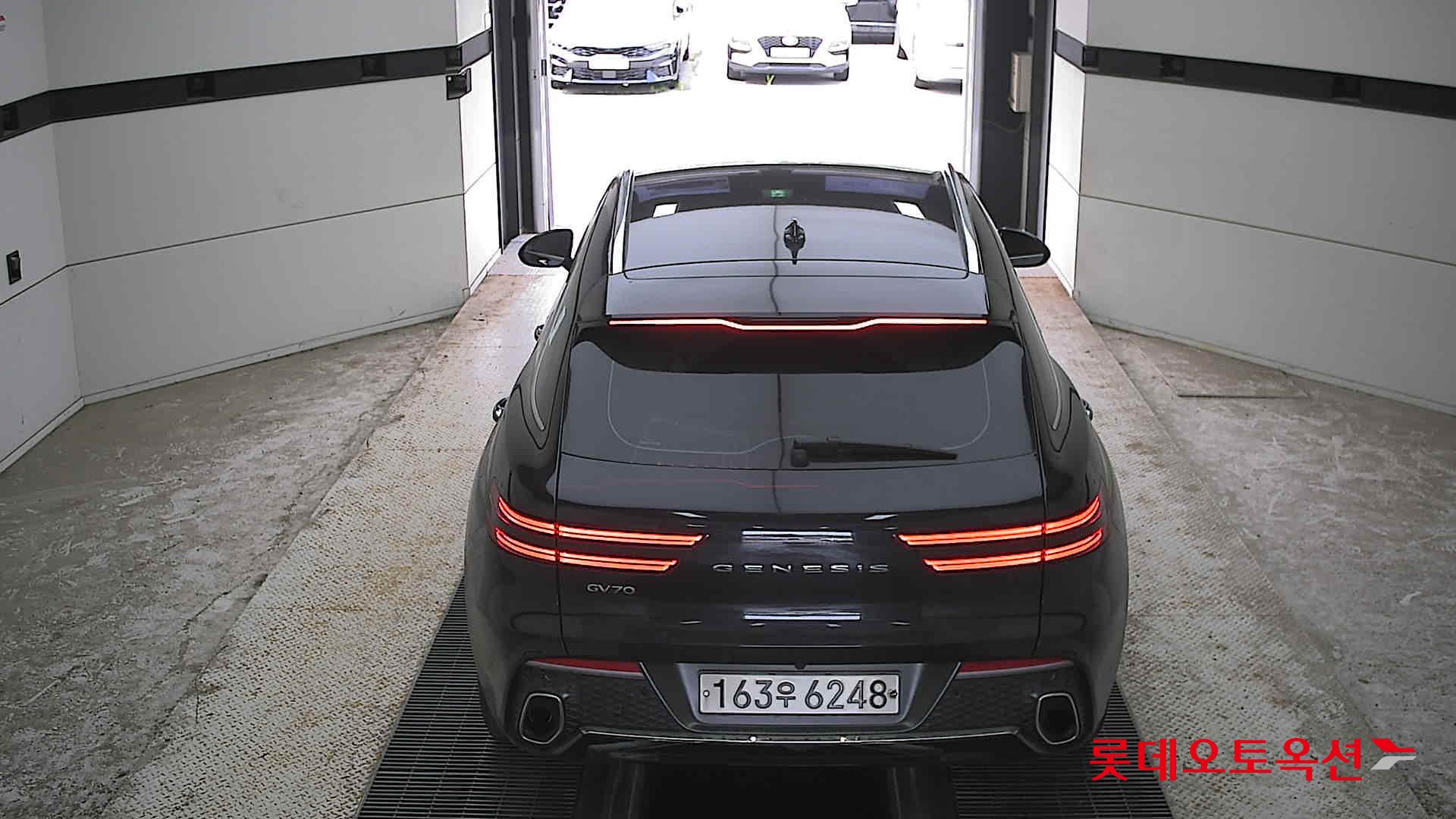 2023 - genesis gv70