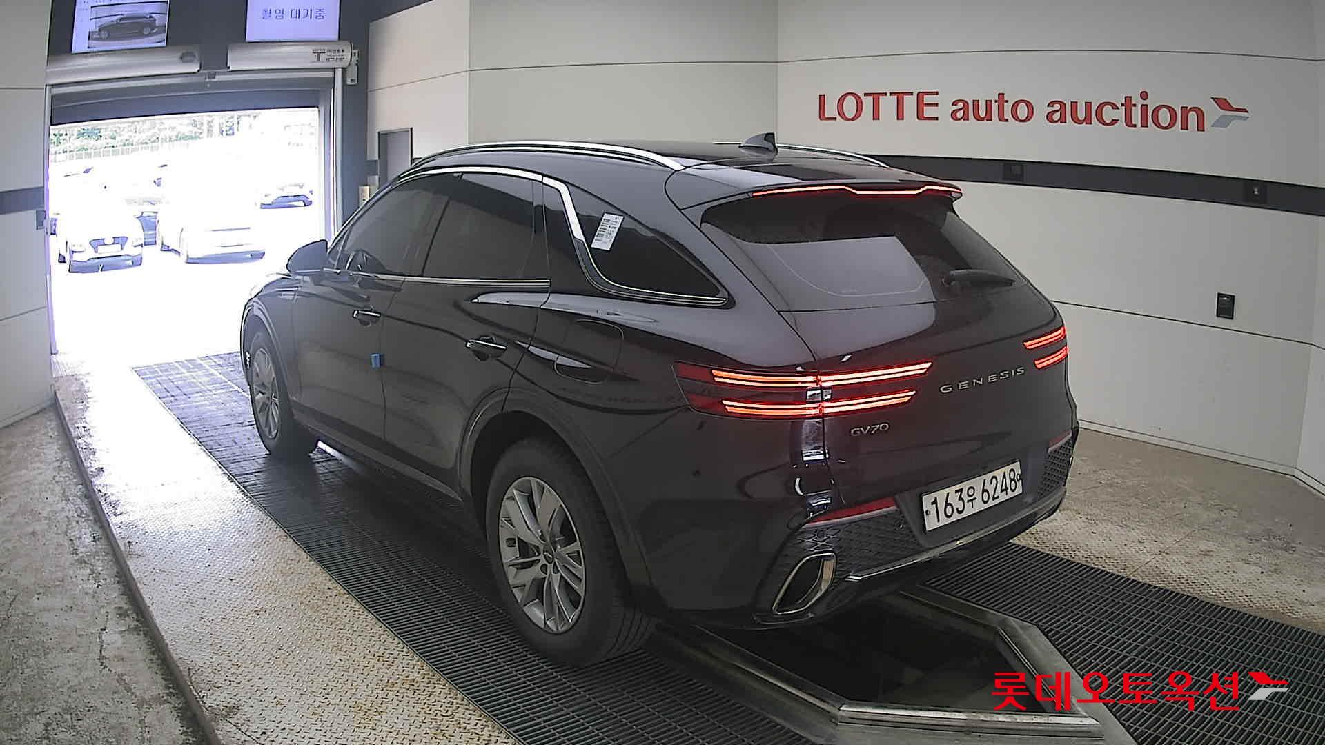 2023 - genesis gv70