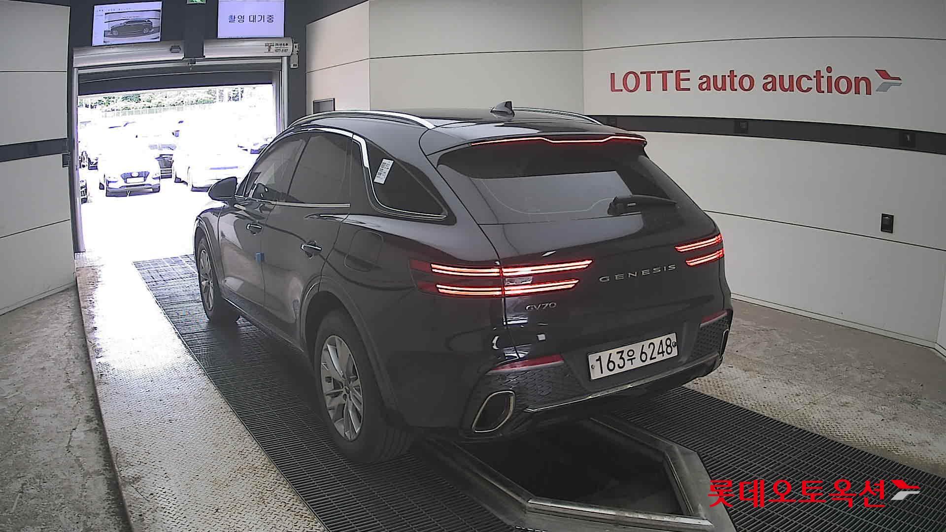 2023 - genesis gv70