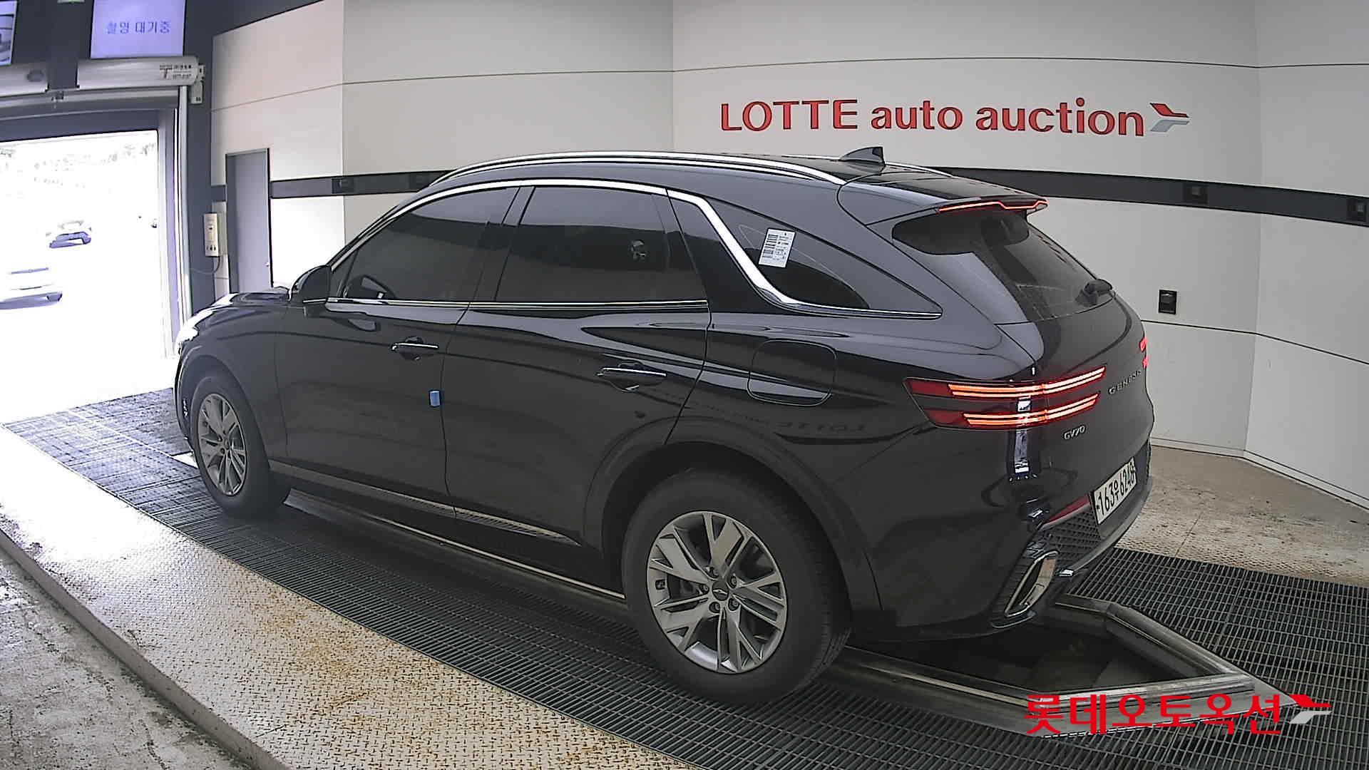 2023 - genesis gv70