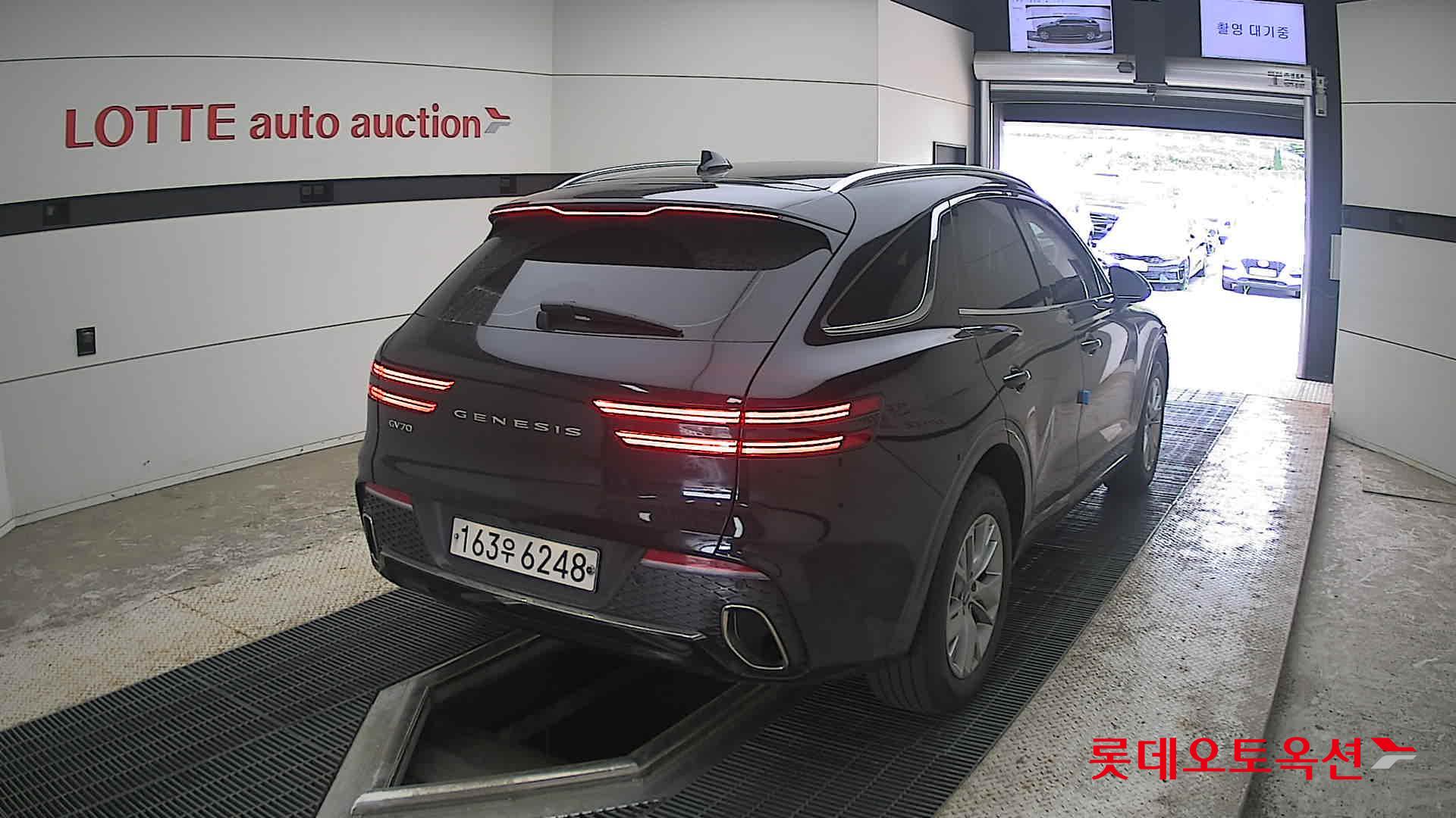 2023 - genesis gv70