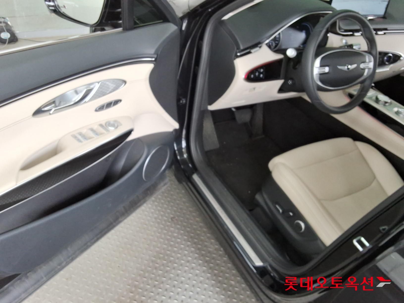 2023 - genesis gv70
