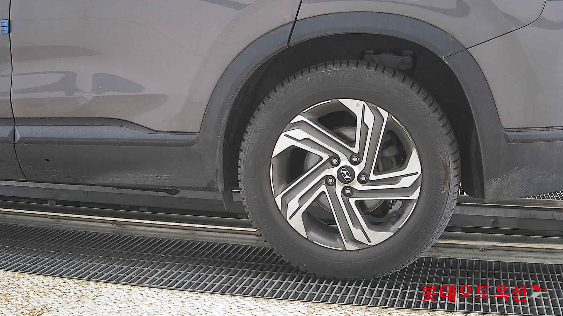 Hyundai SANTAFE - 26
