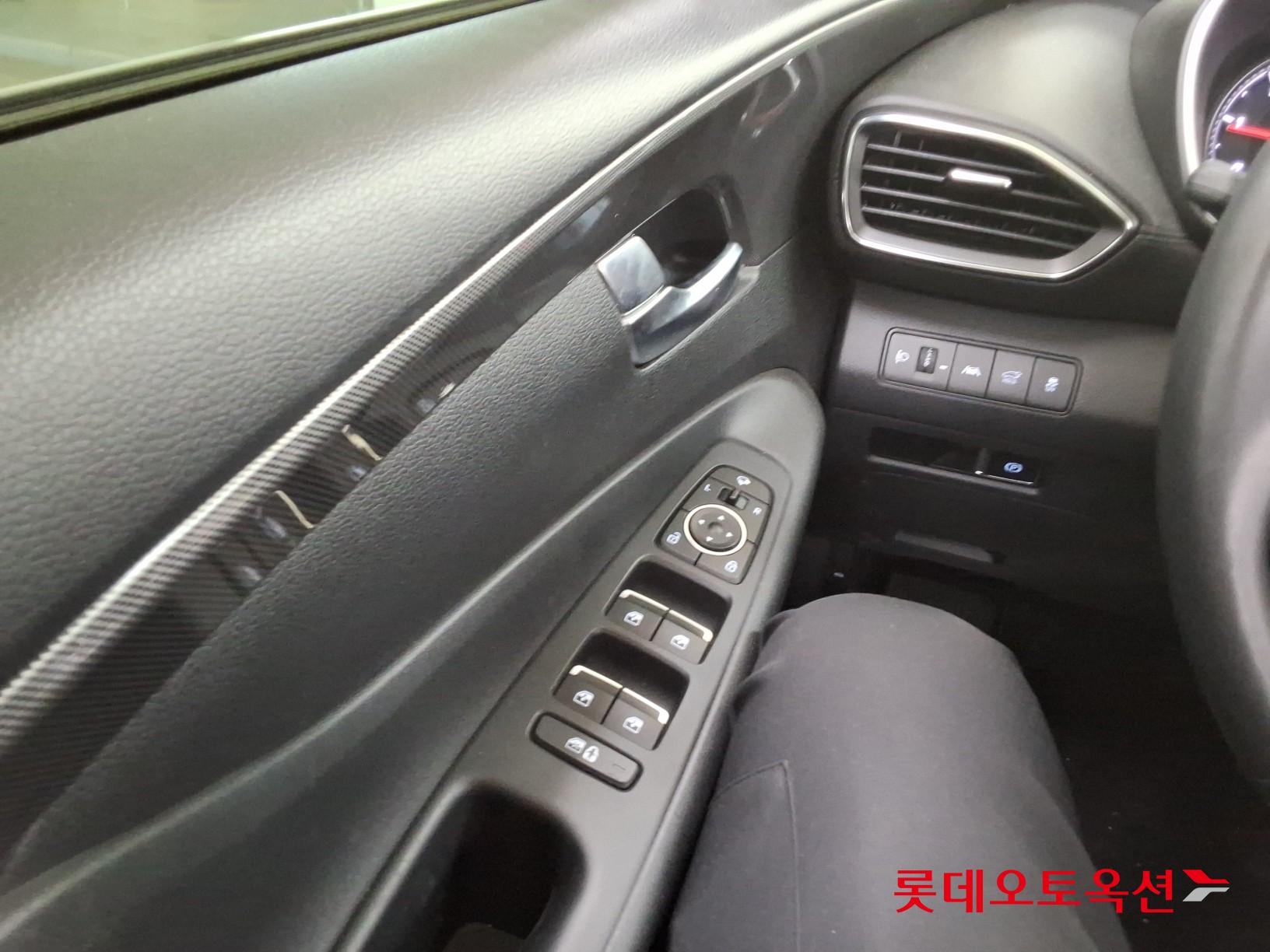Hyundai SANTAFE - 29