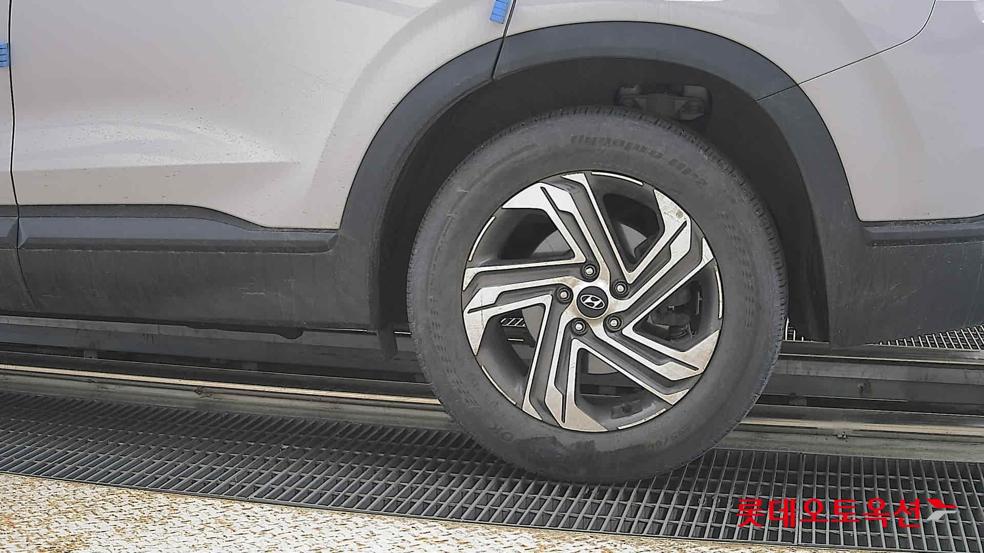 Hyundai SANTAFE - 26