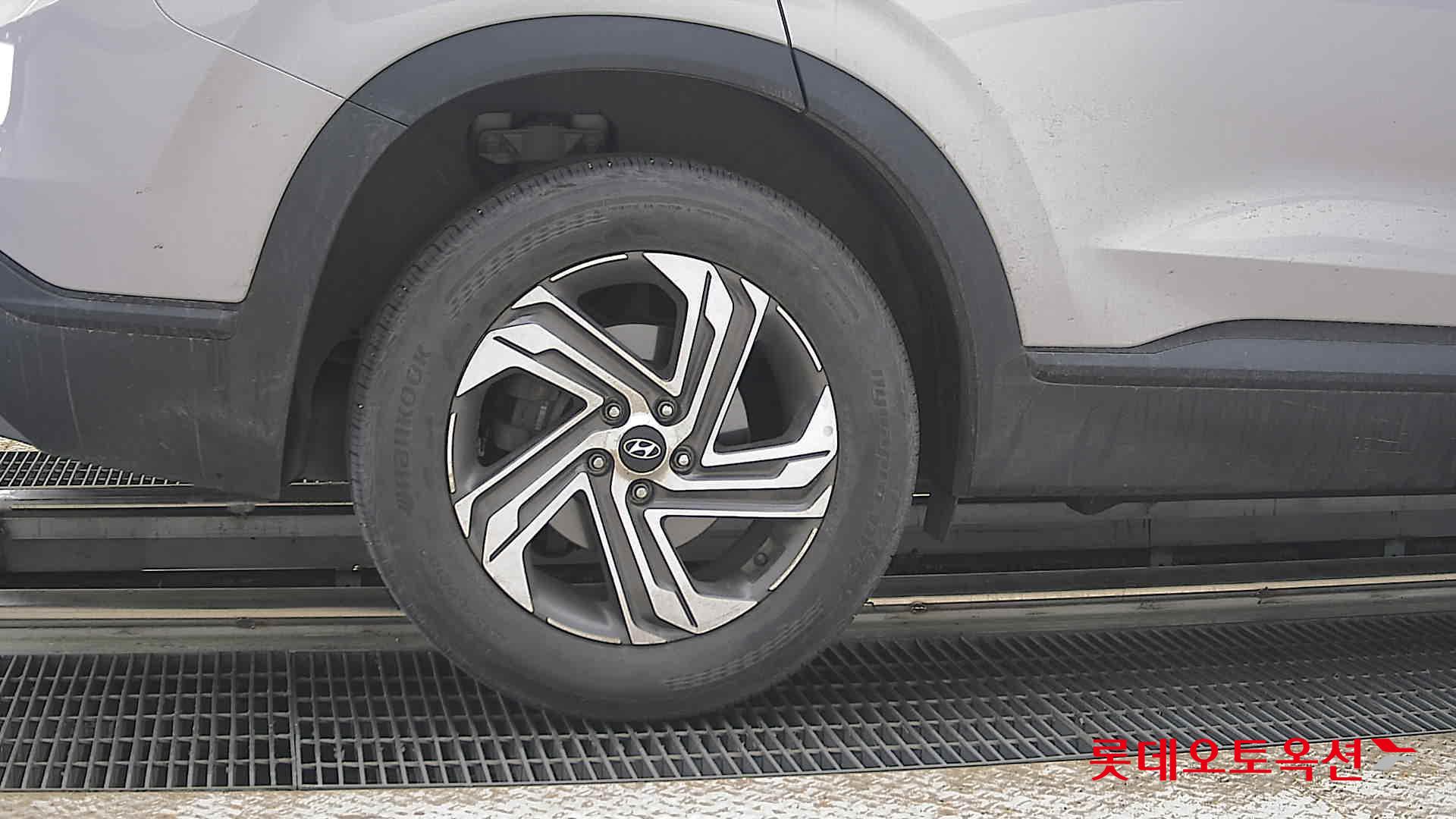 Hyundai SANTAFE - 28