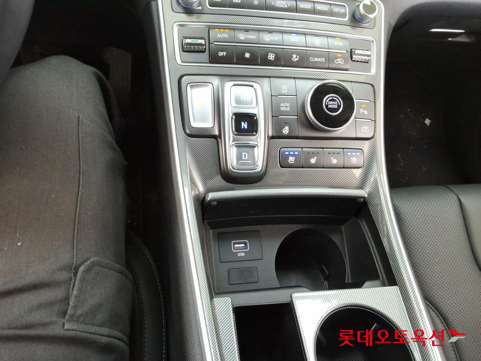 Hyundai SANTAFE - 34