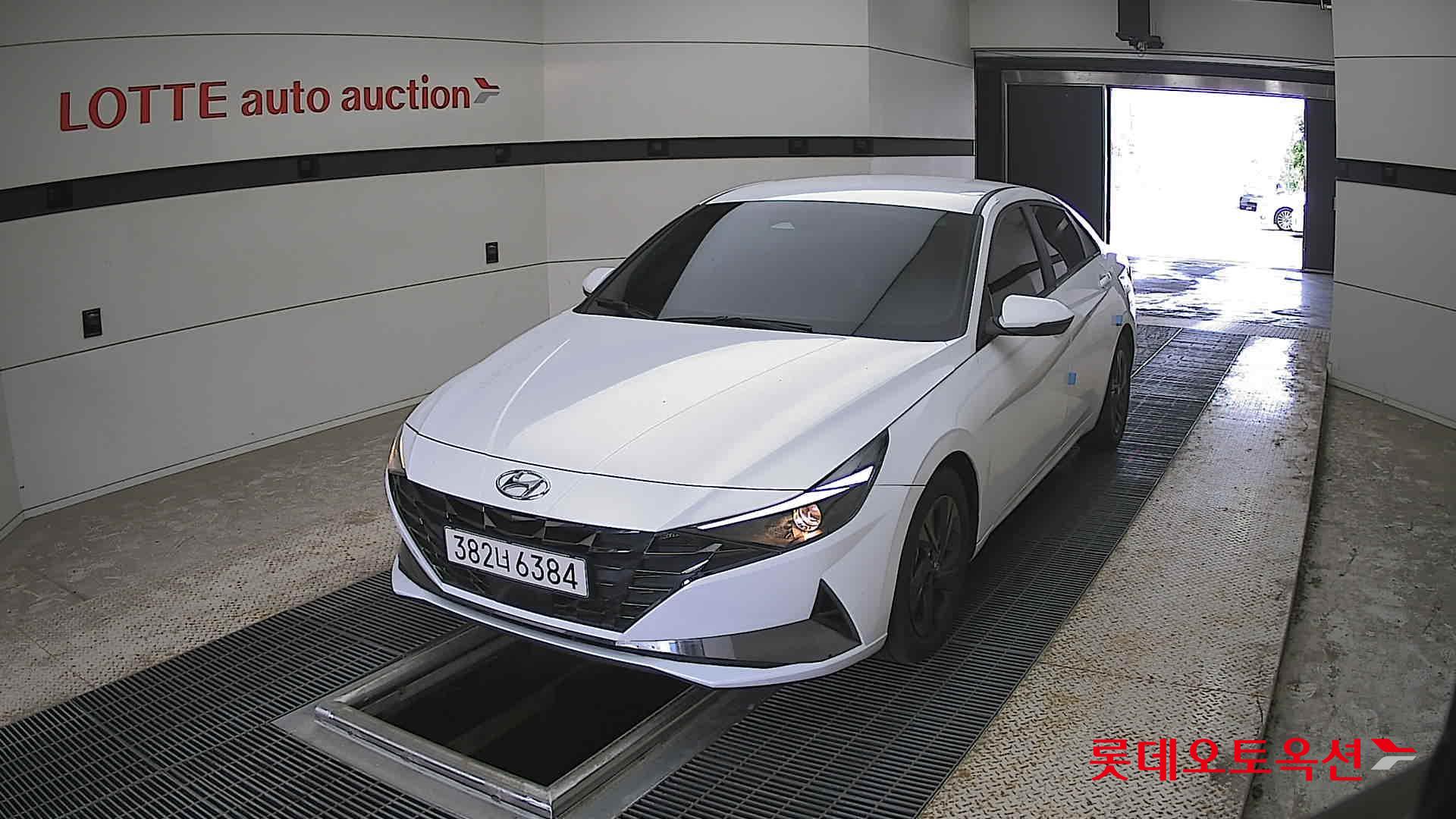 Hyundai Elantra - 10