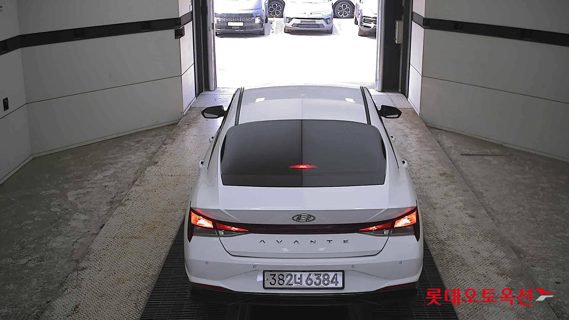 Hyundai Elantra - 17