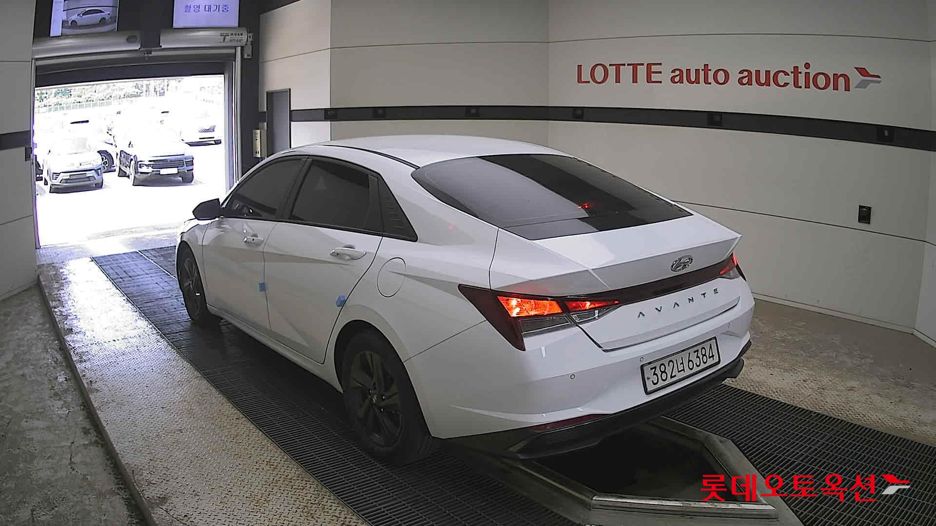 Hyundai Elantra - 4
