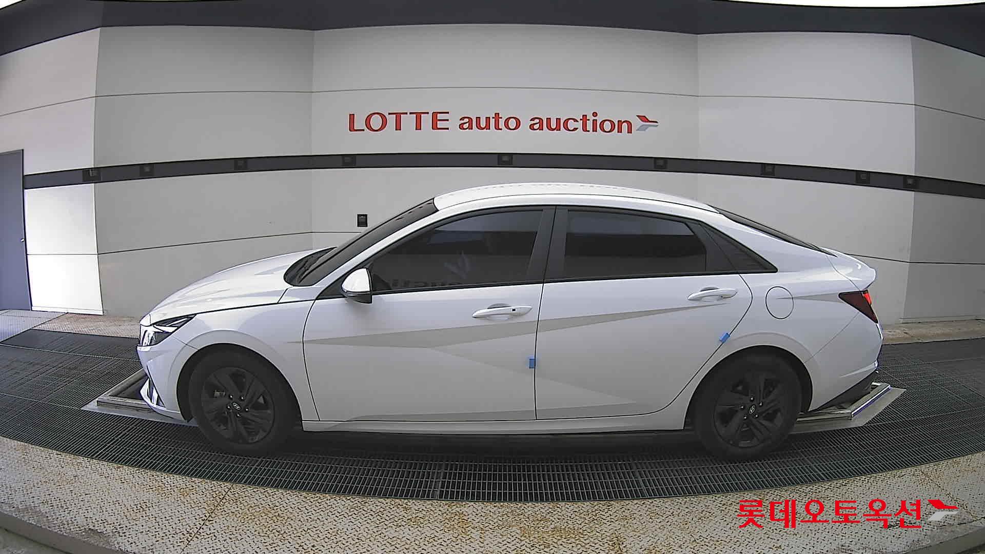 Hyundai Elantra - 13
