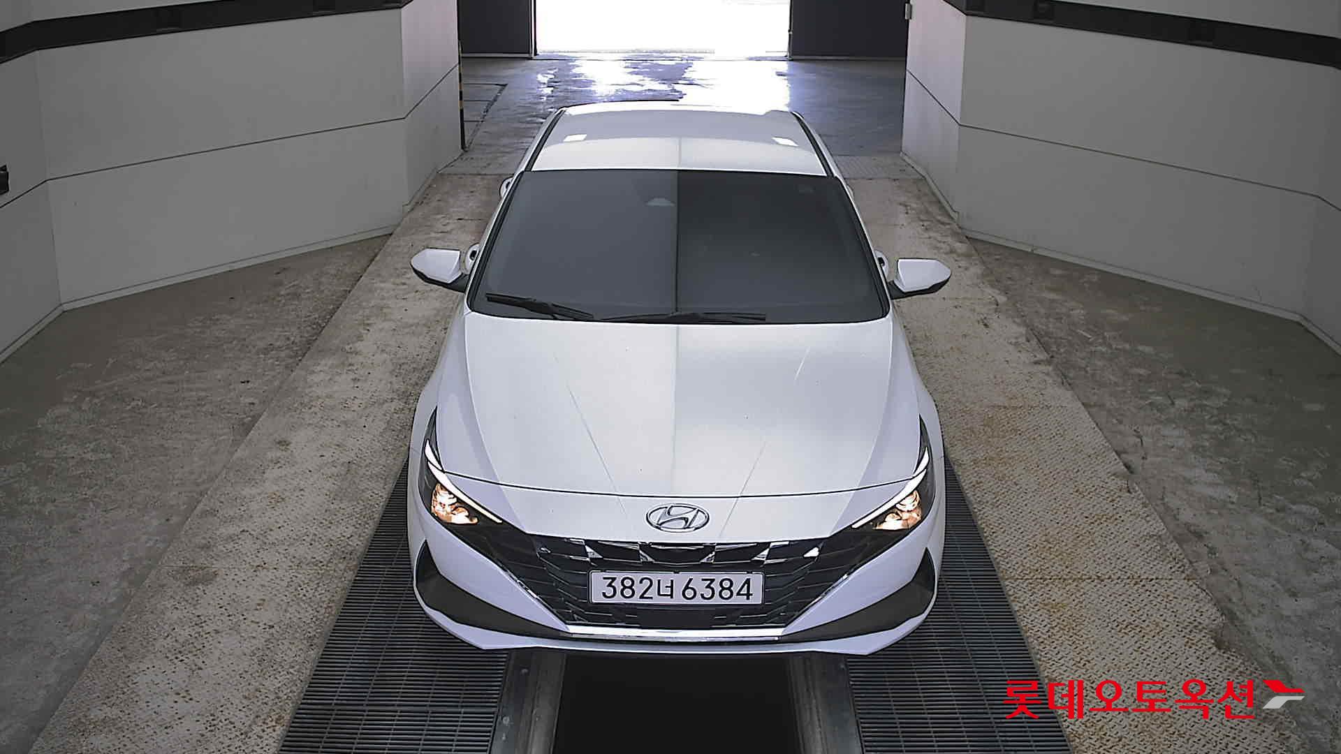 Hyundai Elantra - 1