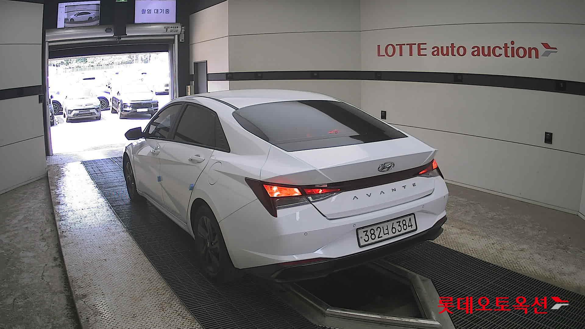 Hyundai Elantra - 16