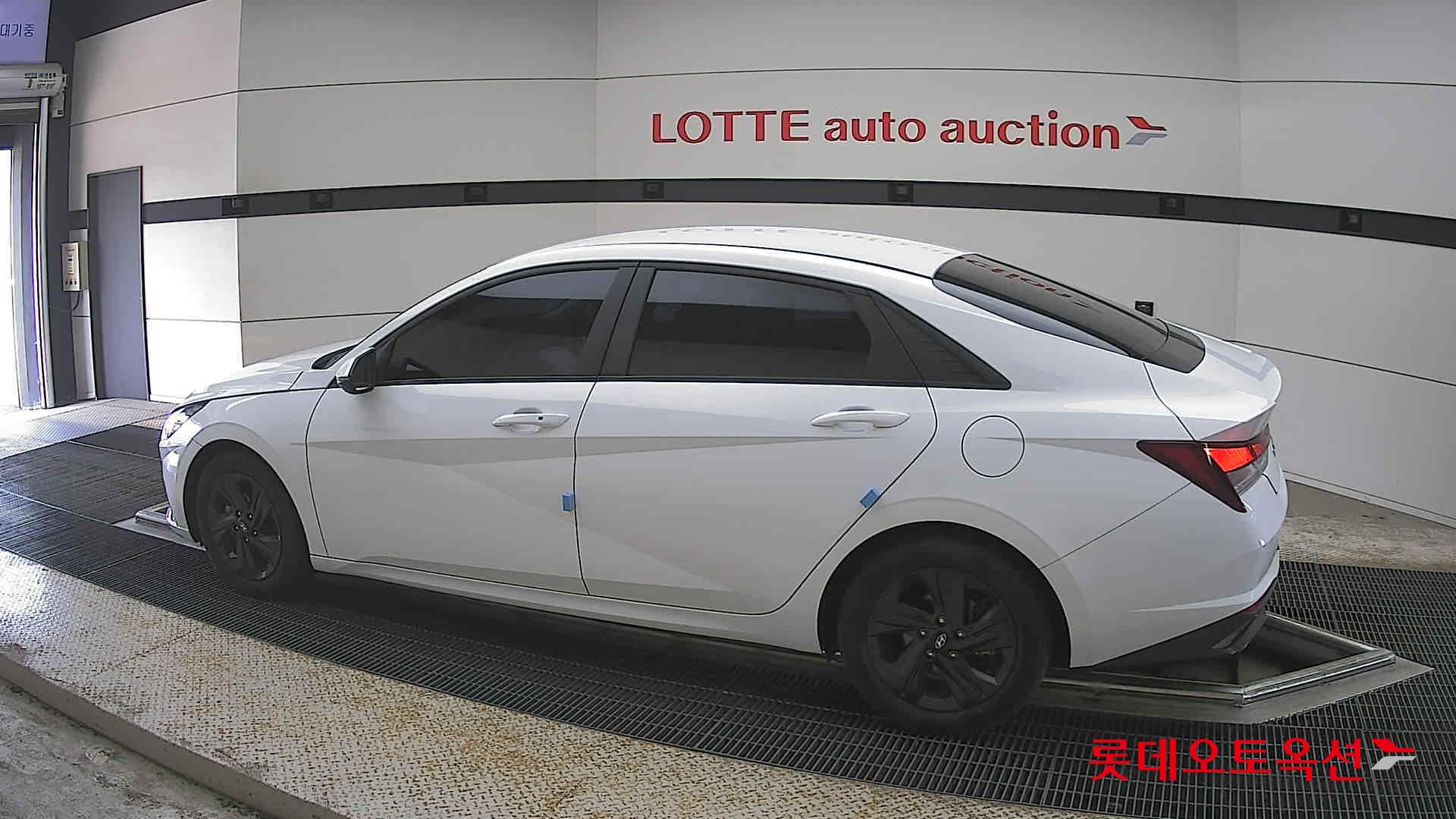Hyundai Elantra - 14