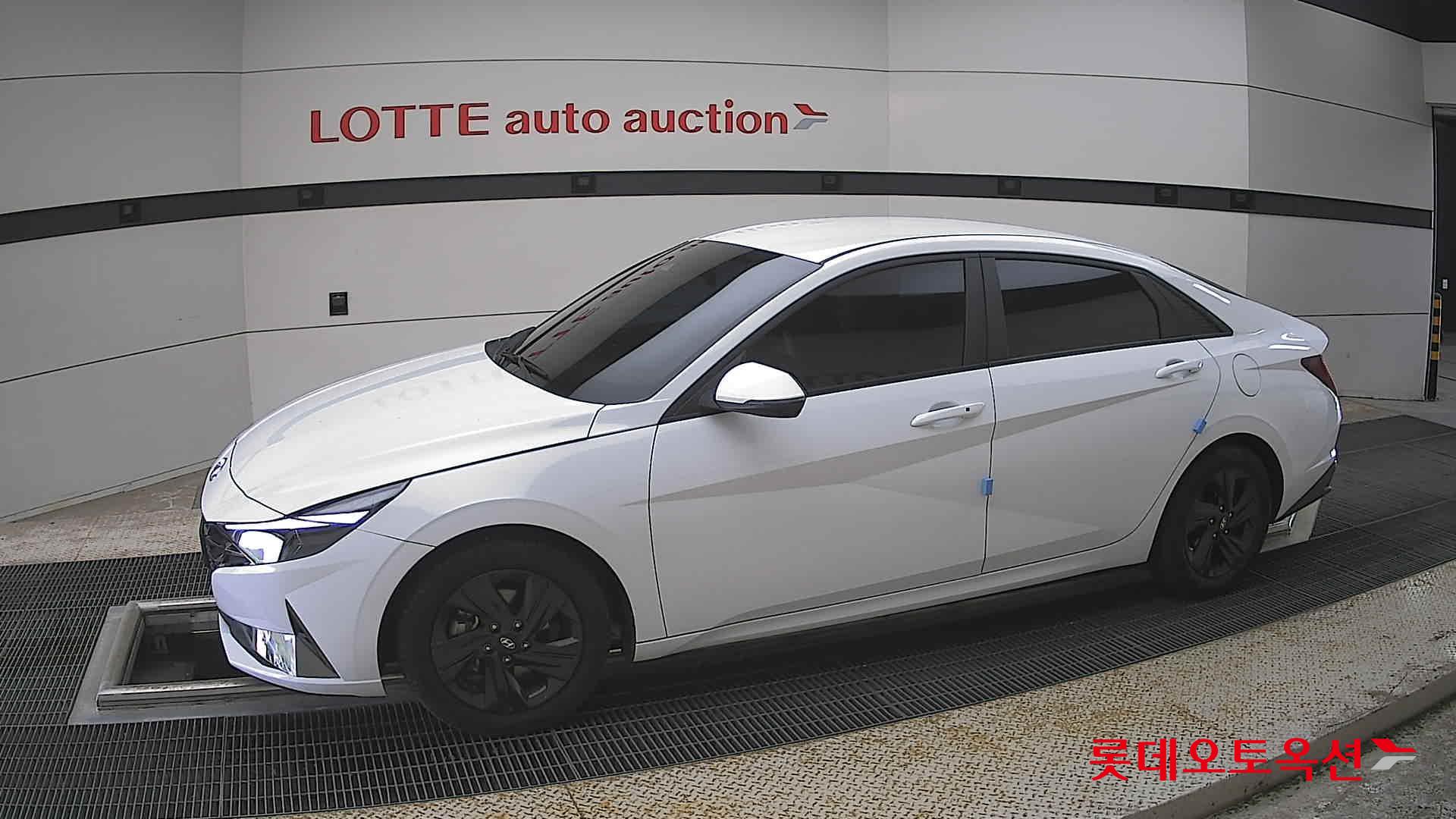 Hyundai Elantra - 12