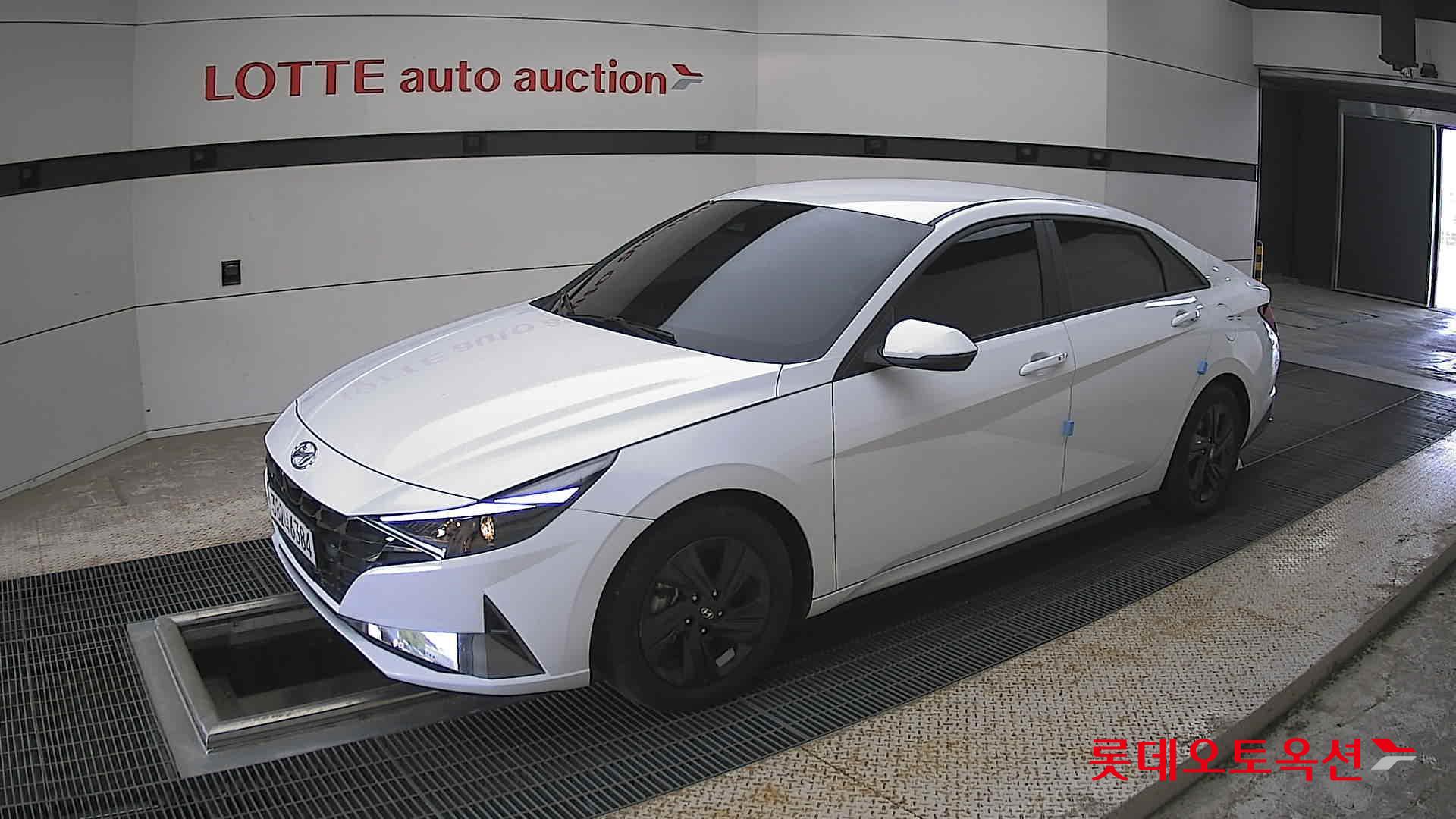 Hyundai Elantra - 11