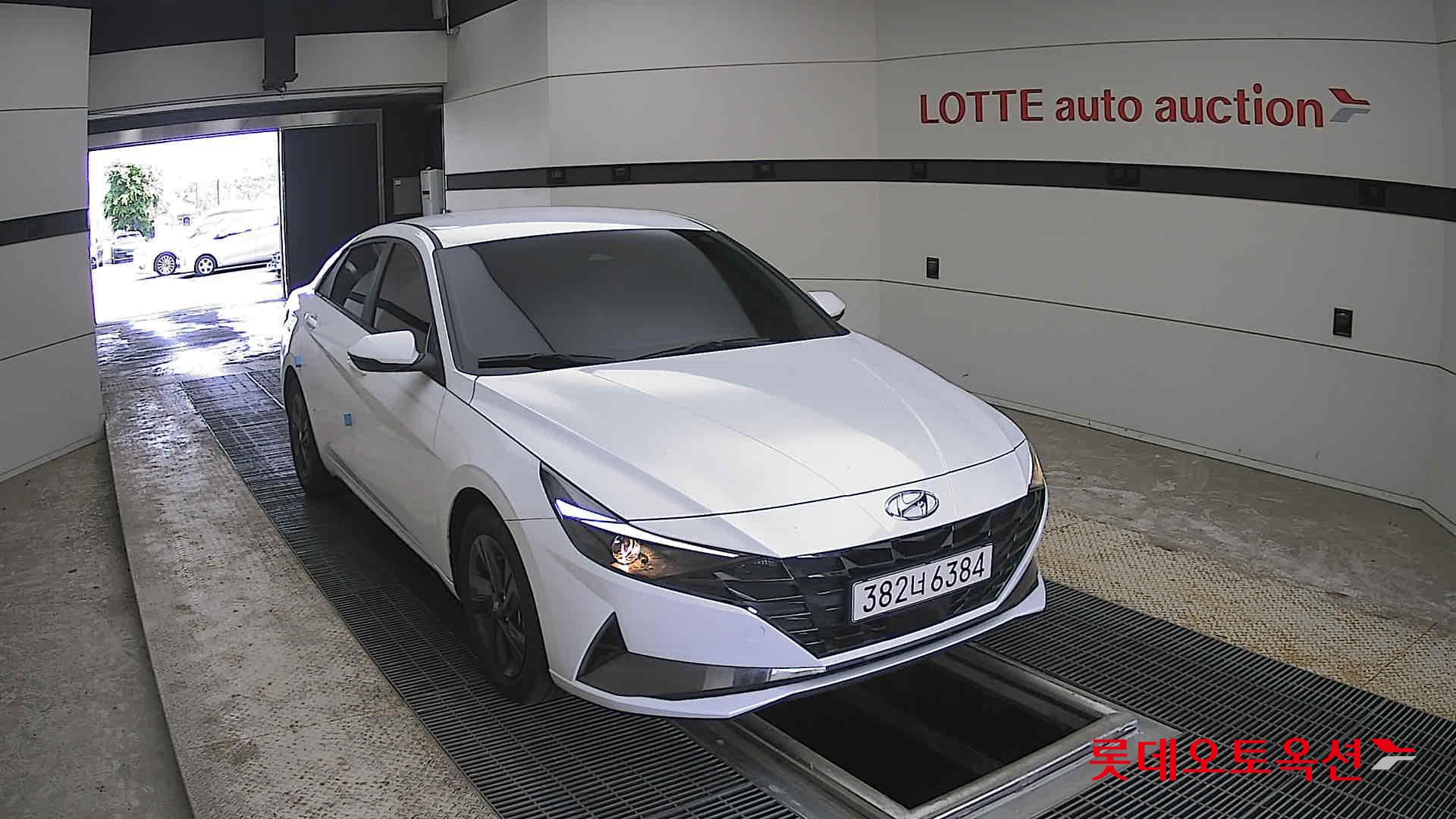 Hyundai Elantra - 24