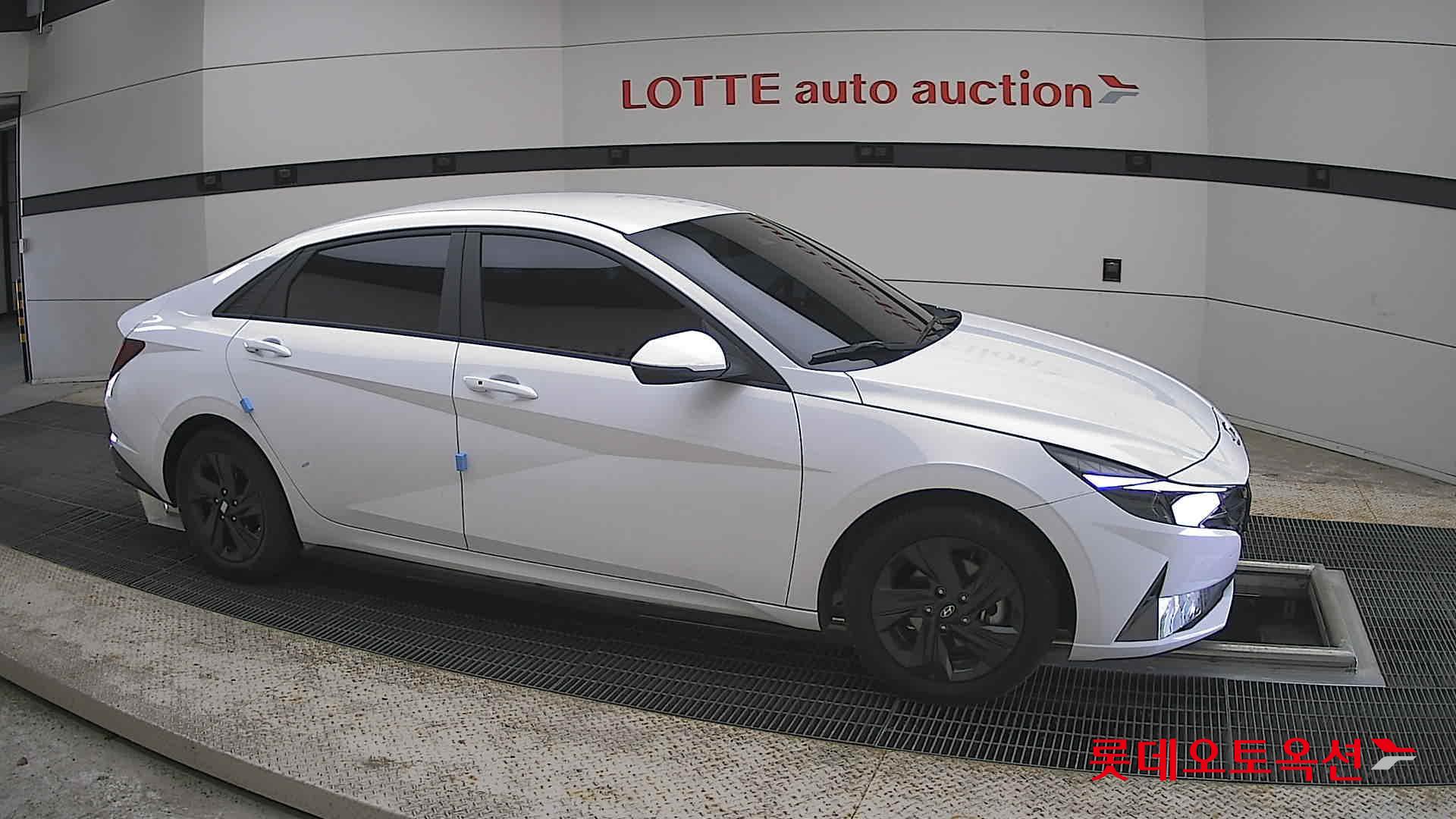 Hyundai Elantra - 22
