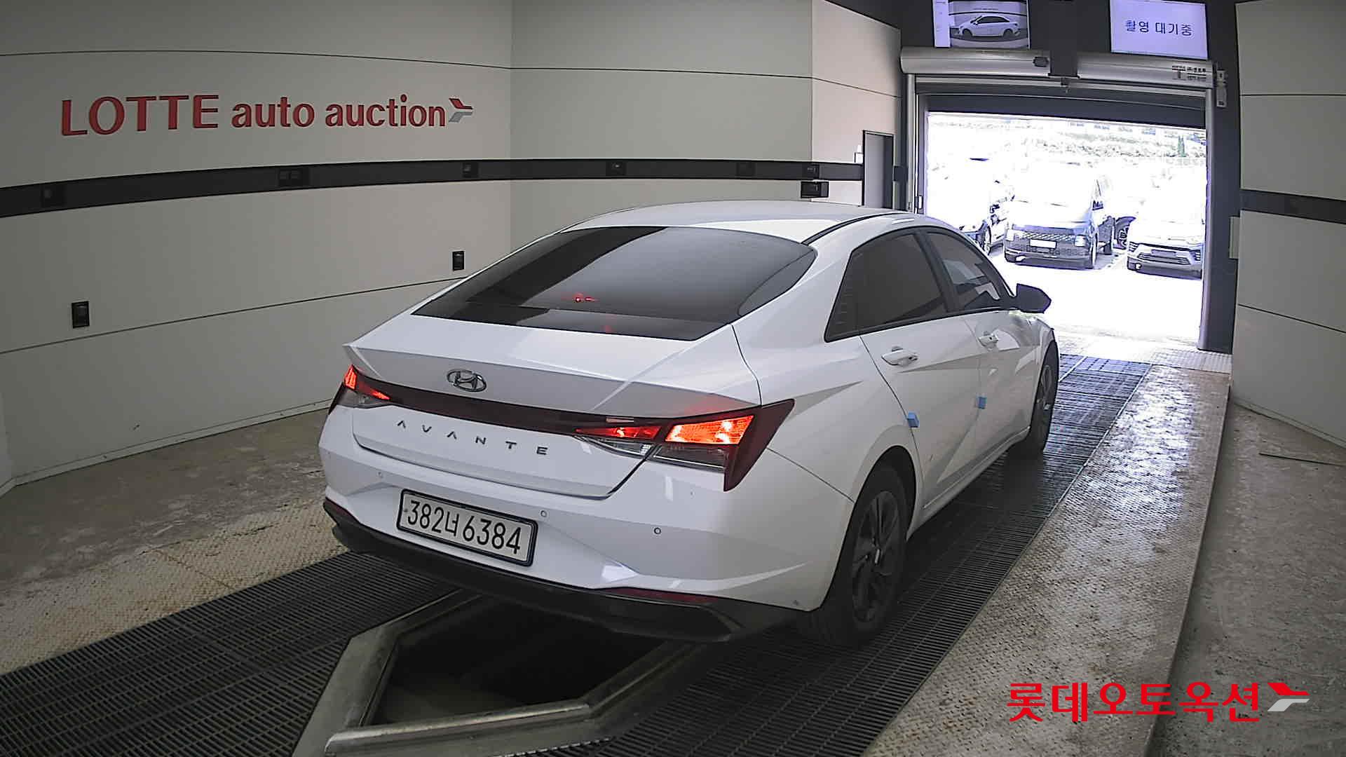 Hyundai Elantra - 18