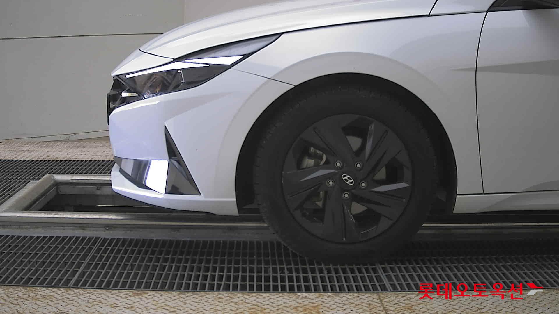 Hyundai Elantra - 25
