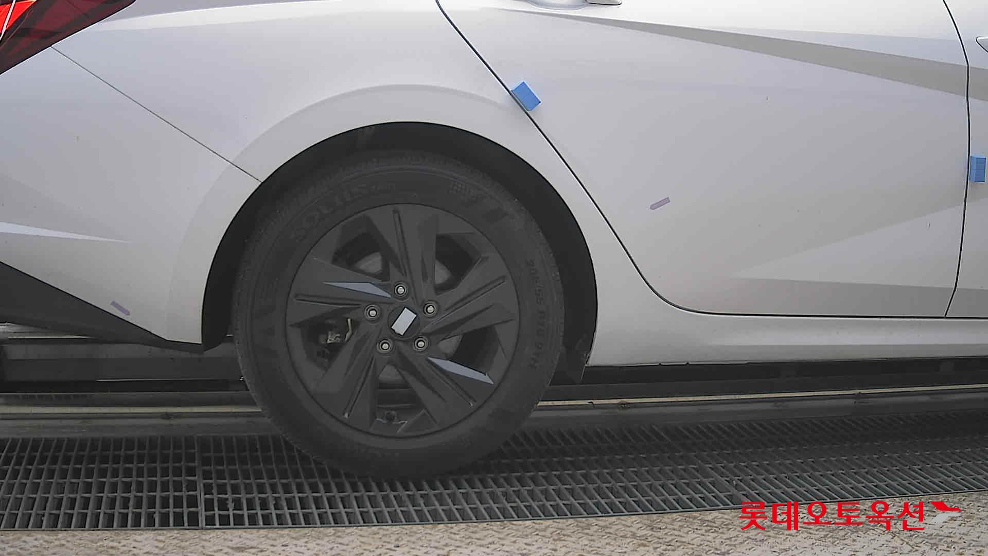 Hyundai Elantra - 28