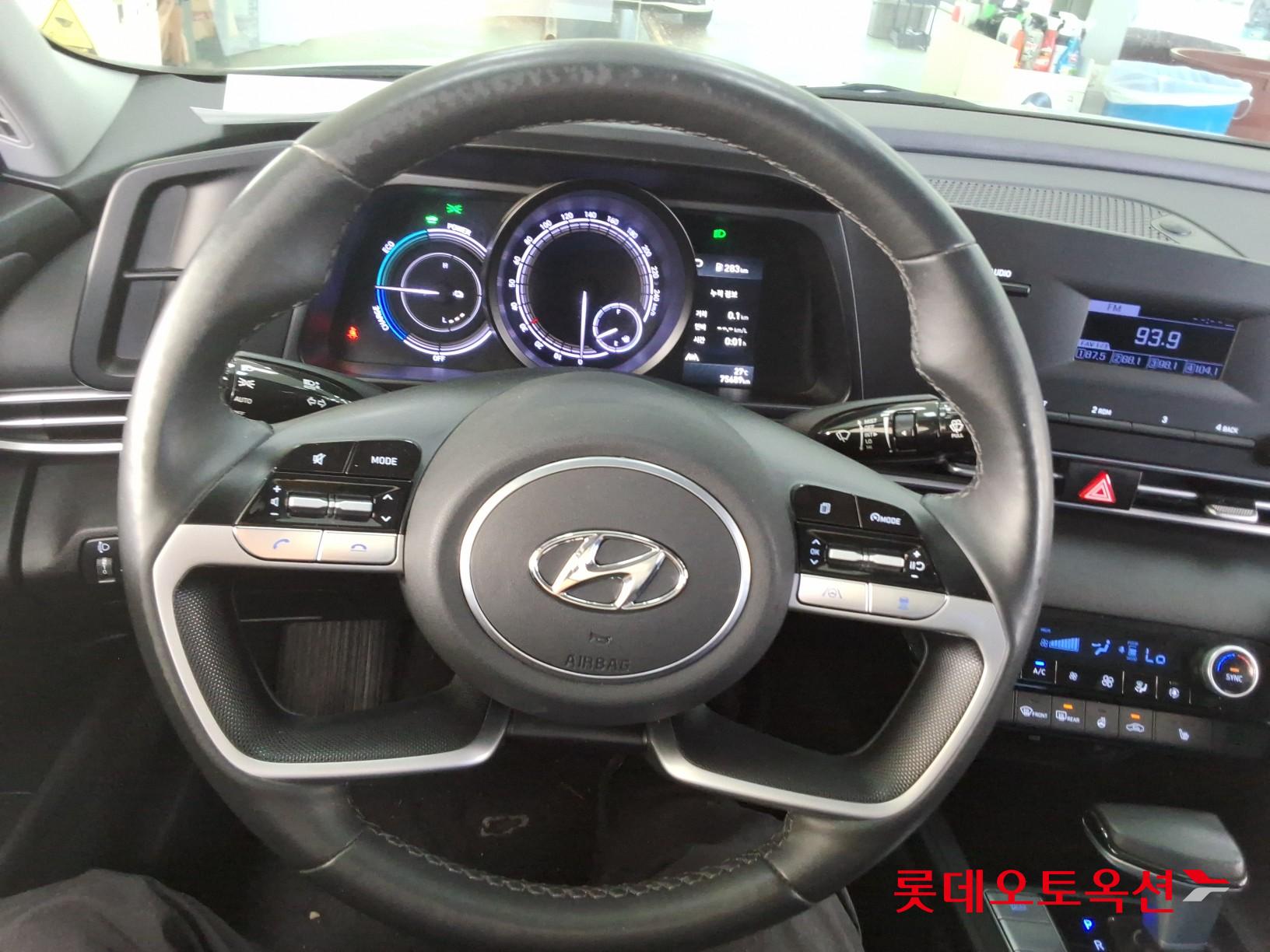 Hyundai Elantra - 30