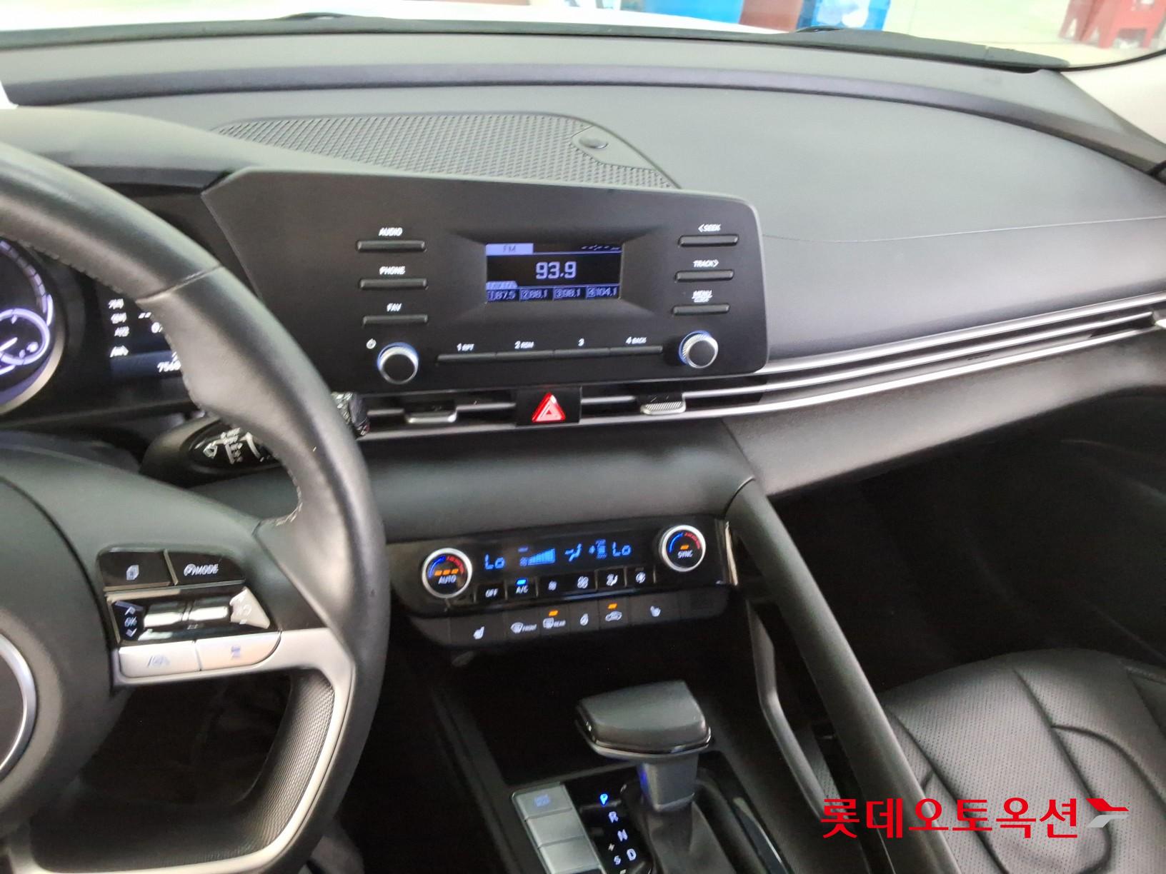 Hyundai Elantra - 31