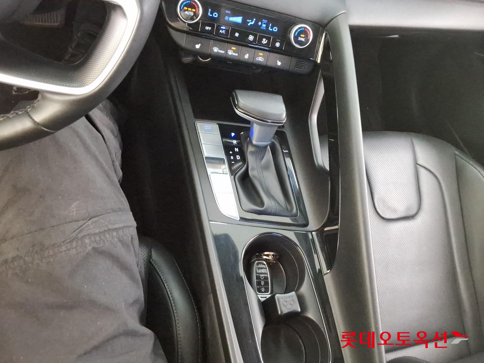 Hyundai Elantra - 32