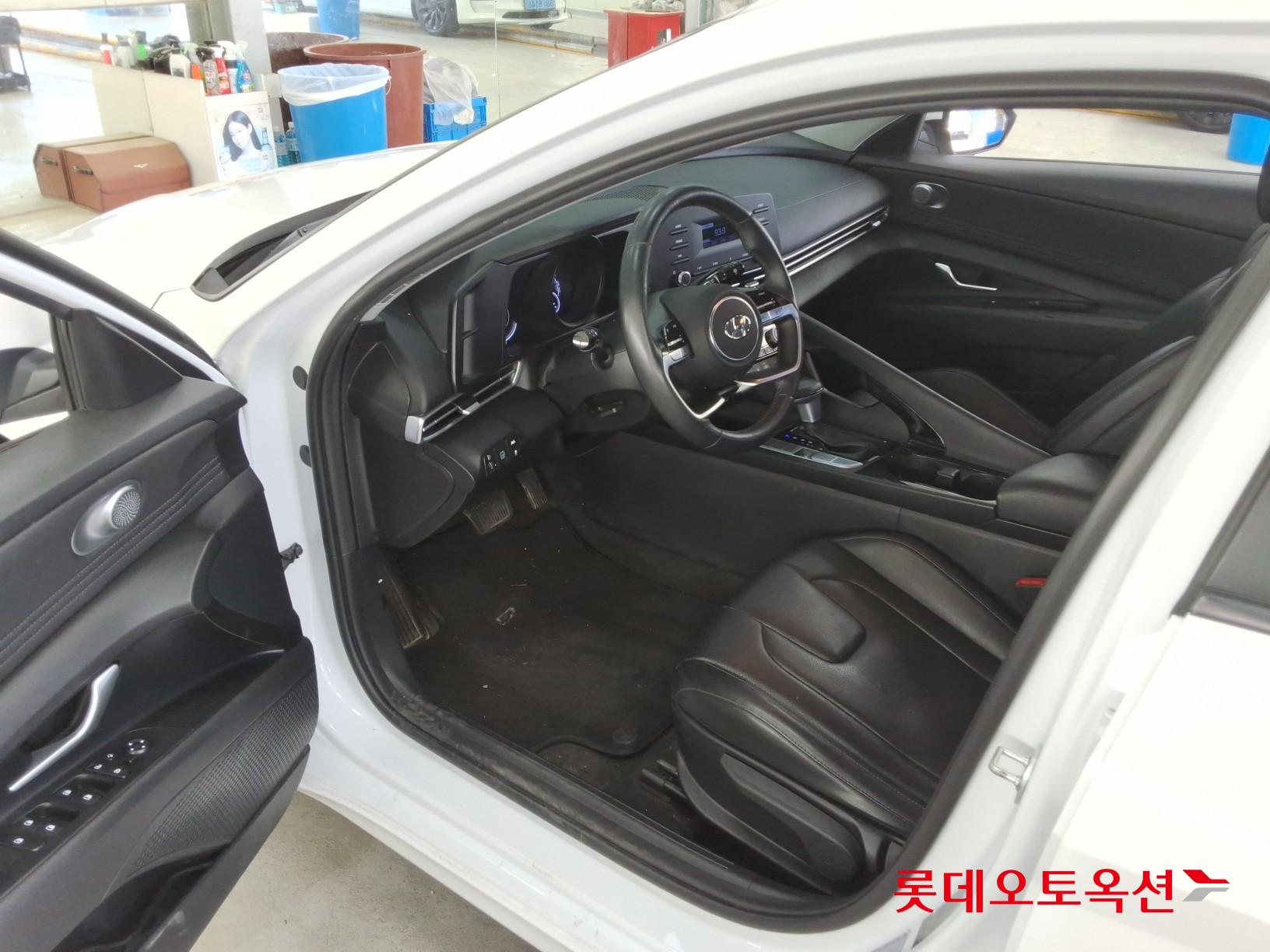 Hyundai Elantra - 35