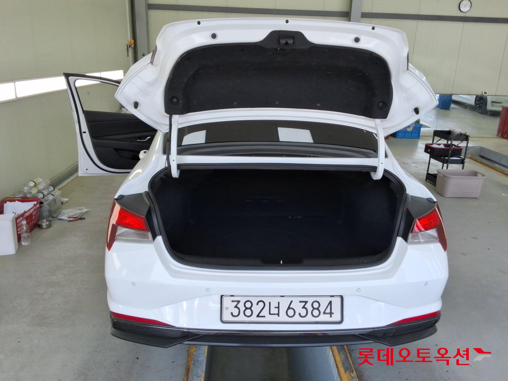 Hyundai Elantra - 9