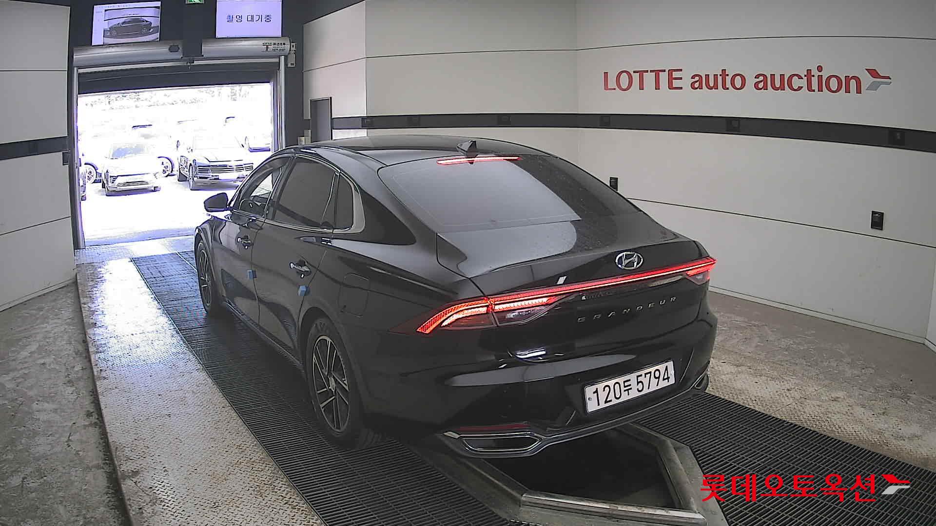 Hyundai Grandeur - 16