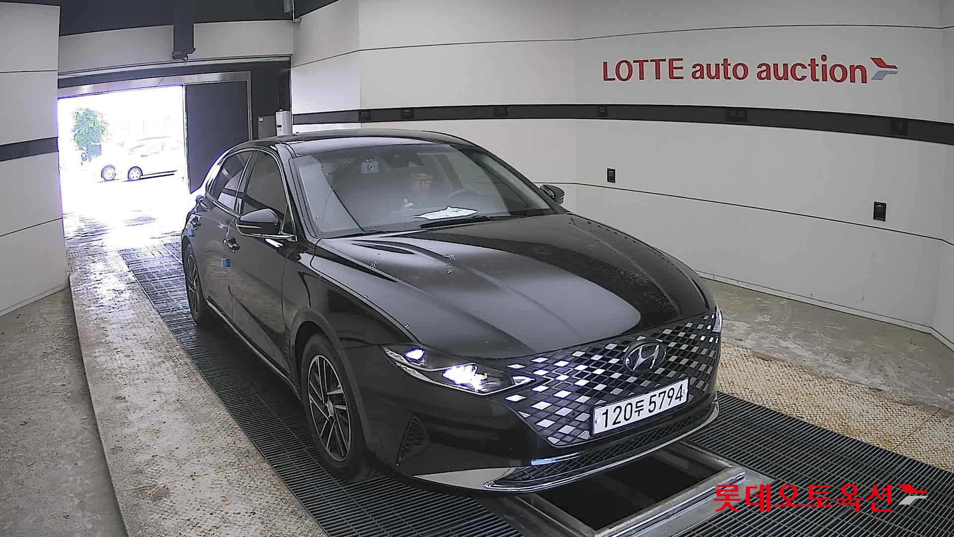 Hyundai Grandeur - 24