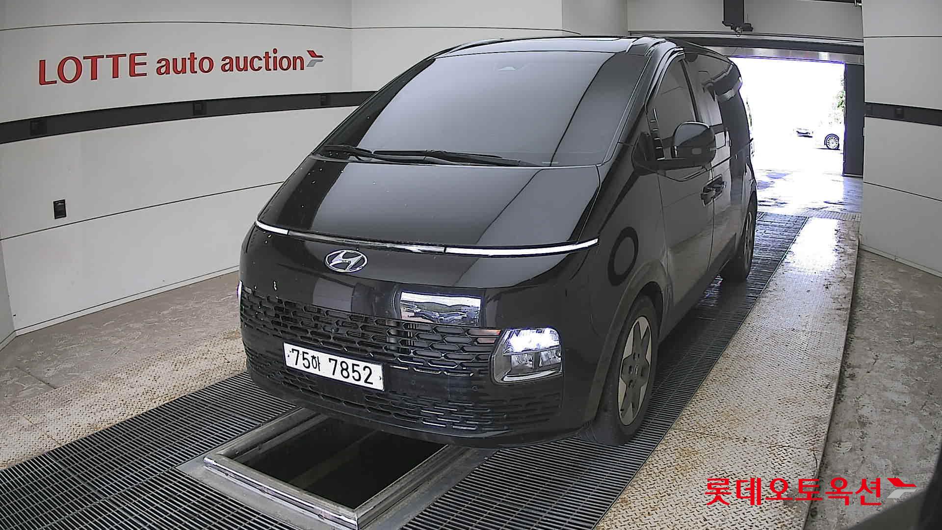 2022 - hyundai staria