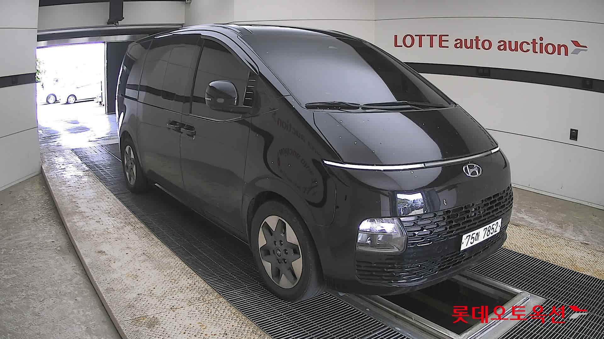 2022 - hyundai staria