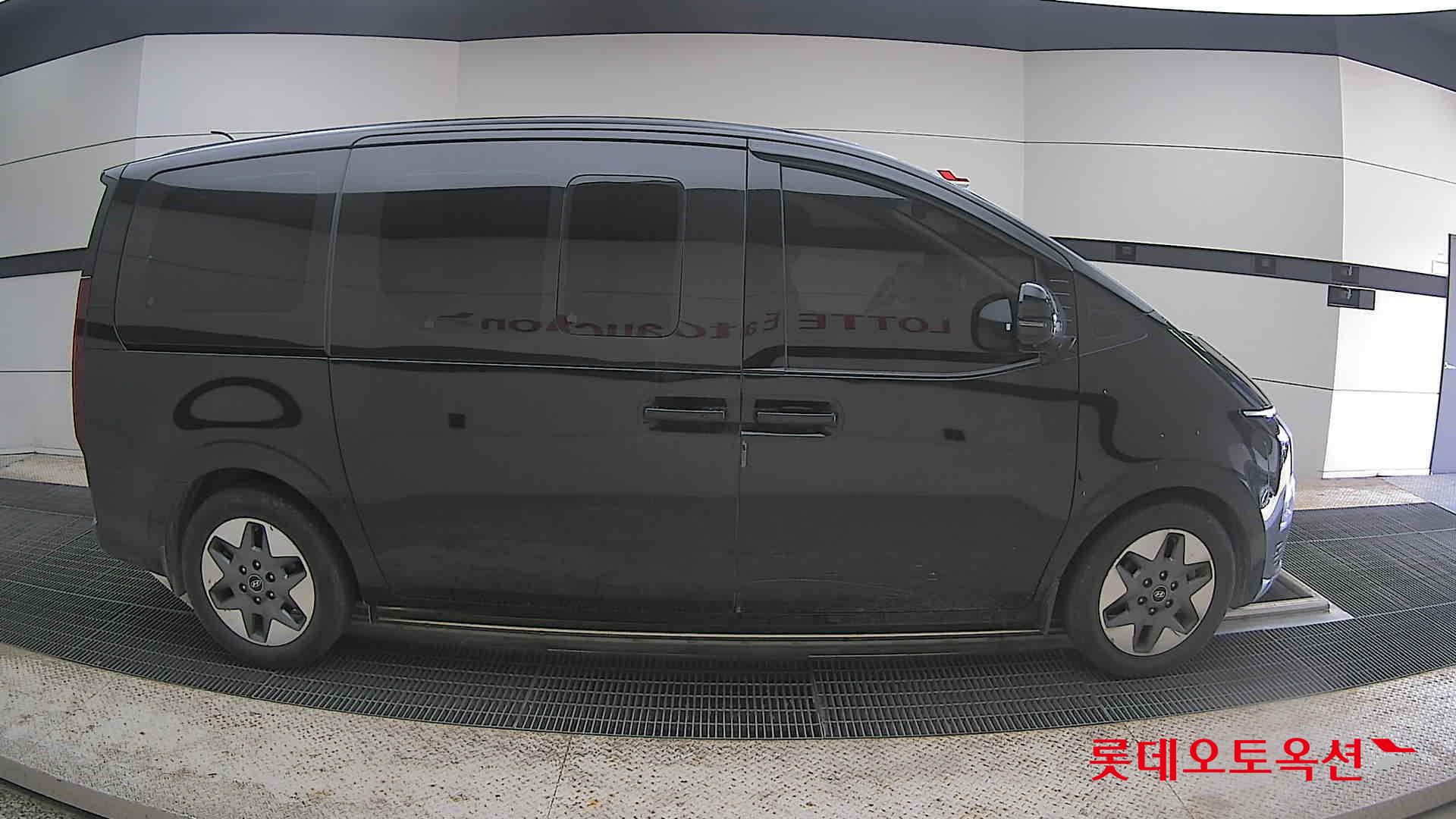 2022 - hyundai staria