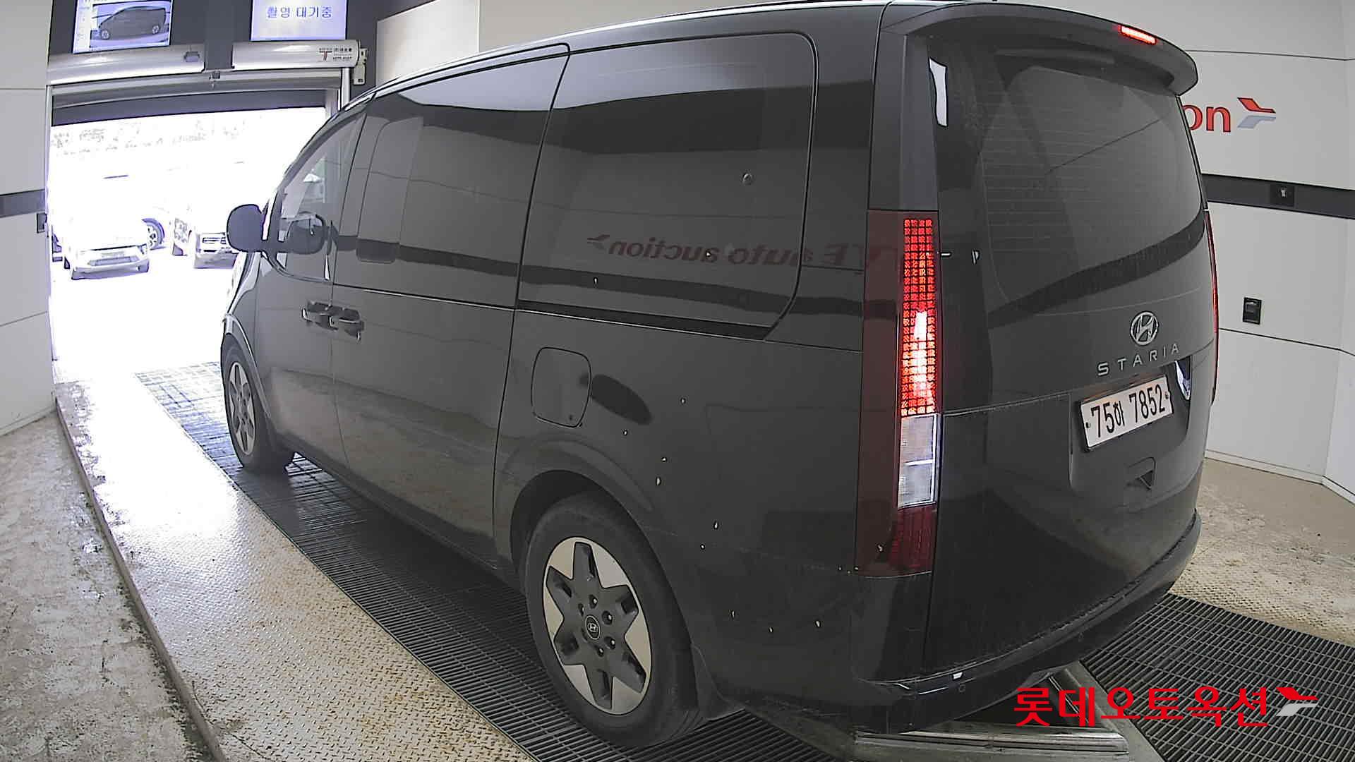 2022 - hyundai staria