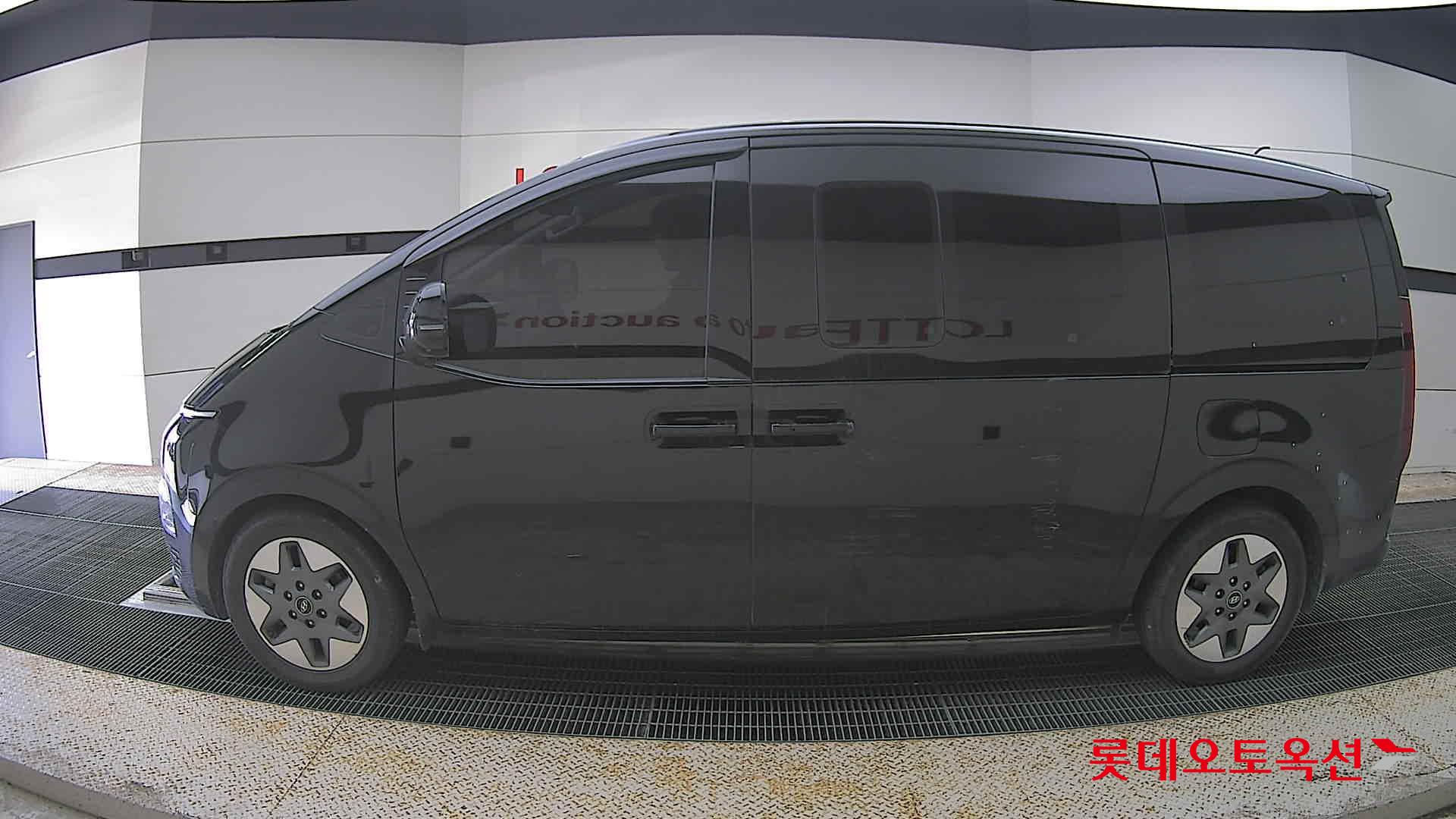 2022 - hyundai staria