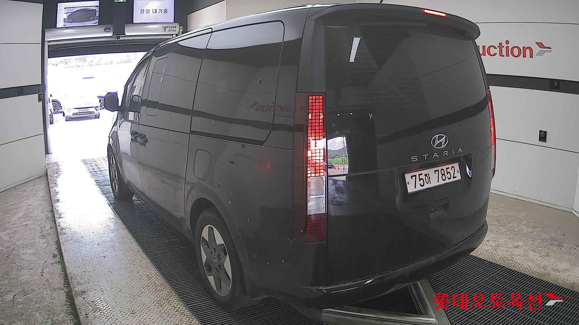 2022 - hyundai staria