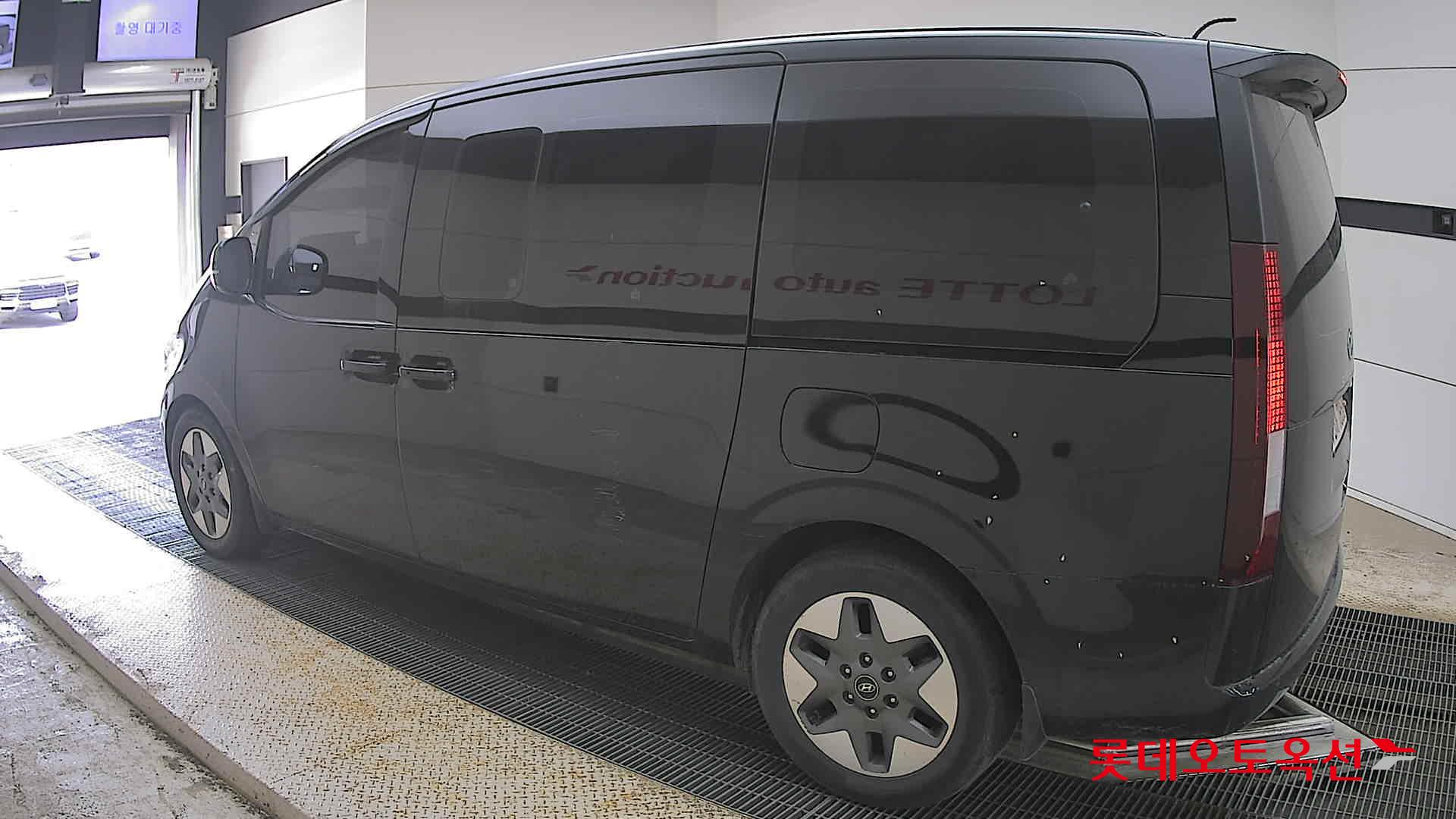 2022 - hyundai staria