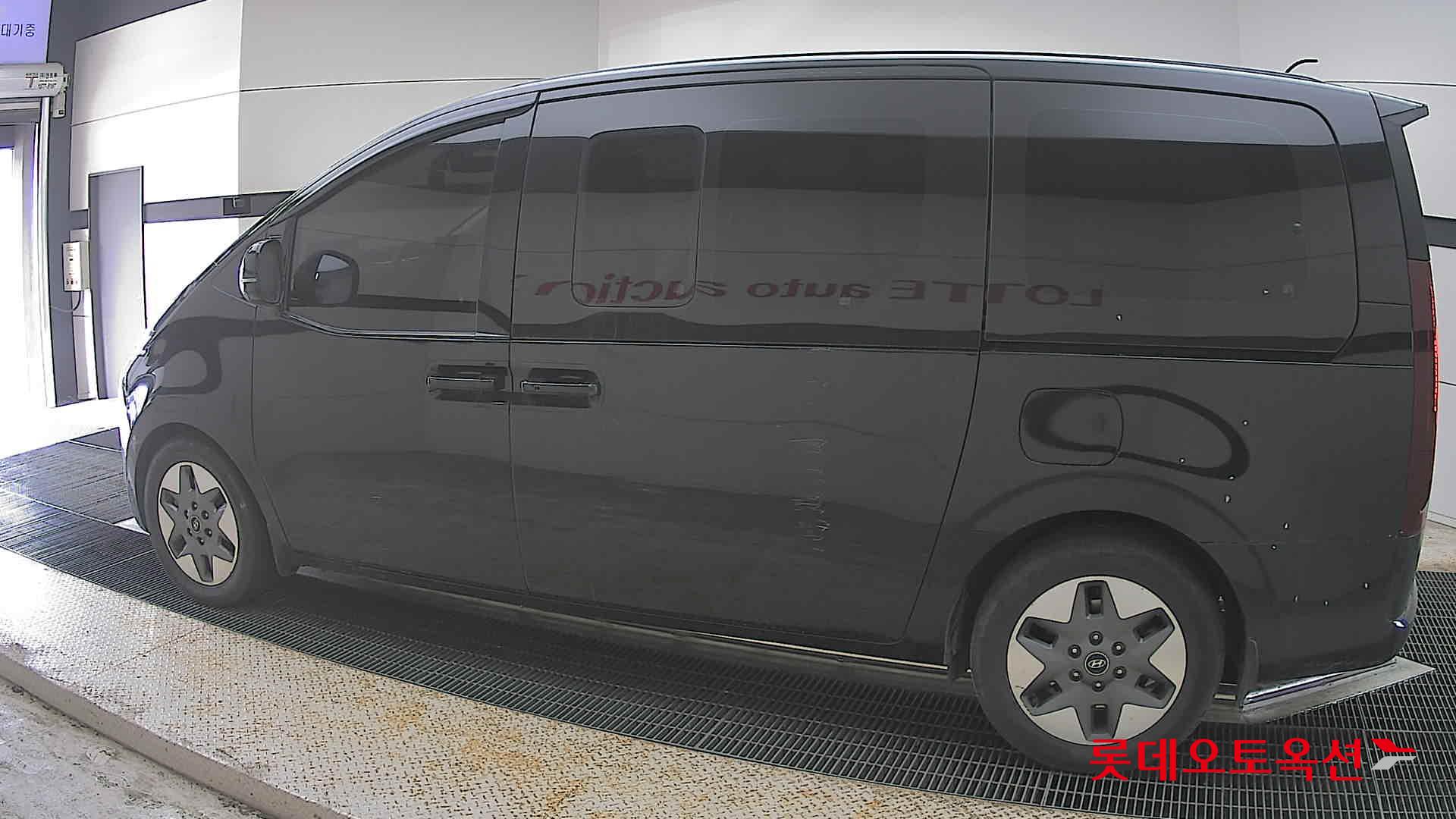 2022 - hyundai staria