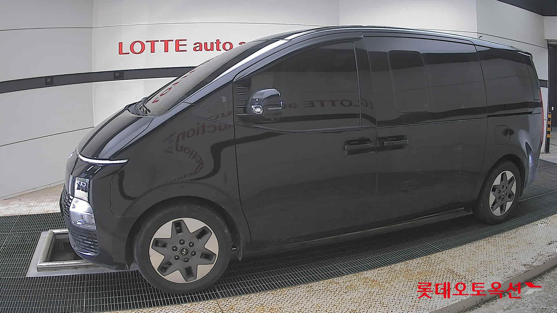 2022 - hyundai staria