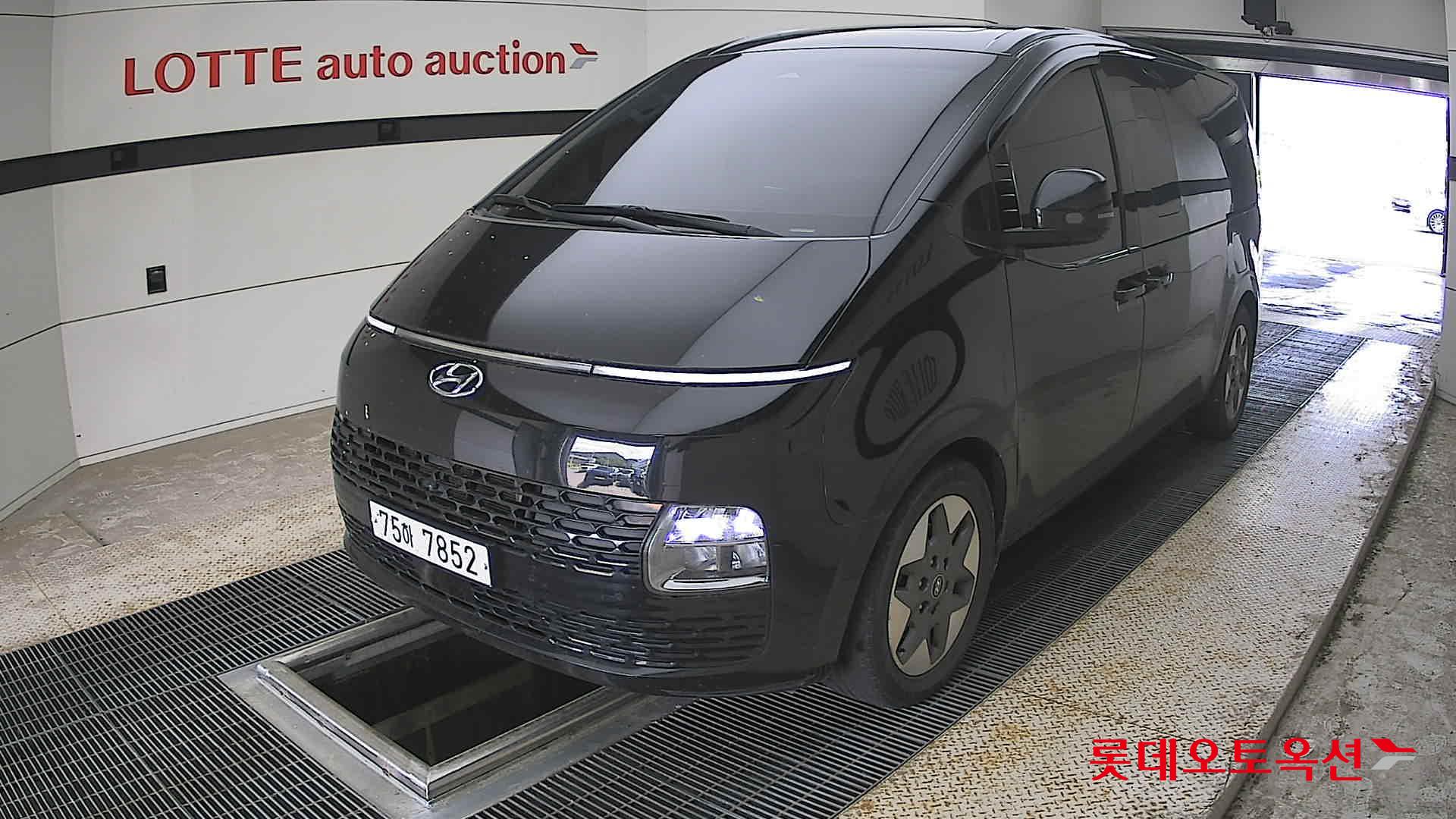 2022 - hyundai staria