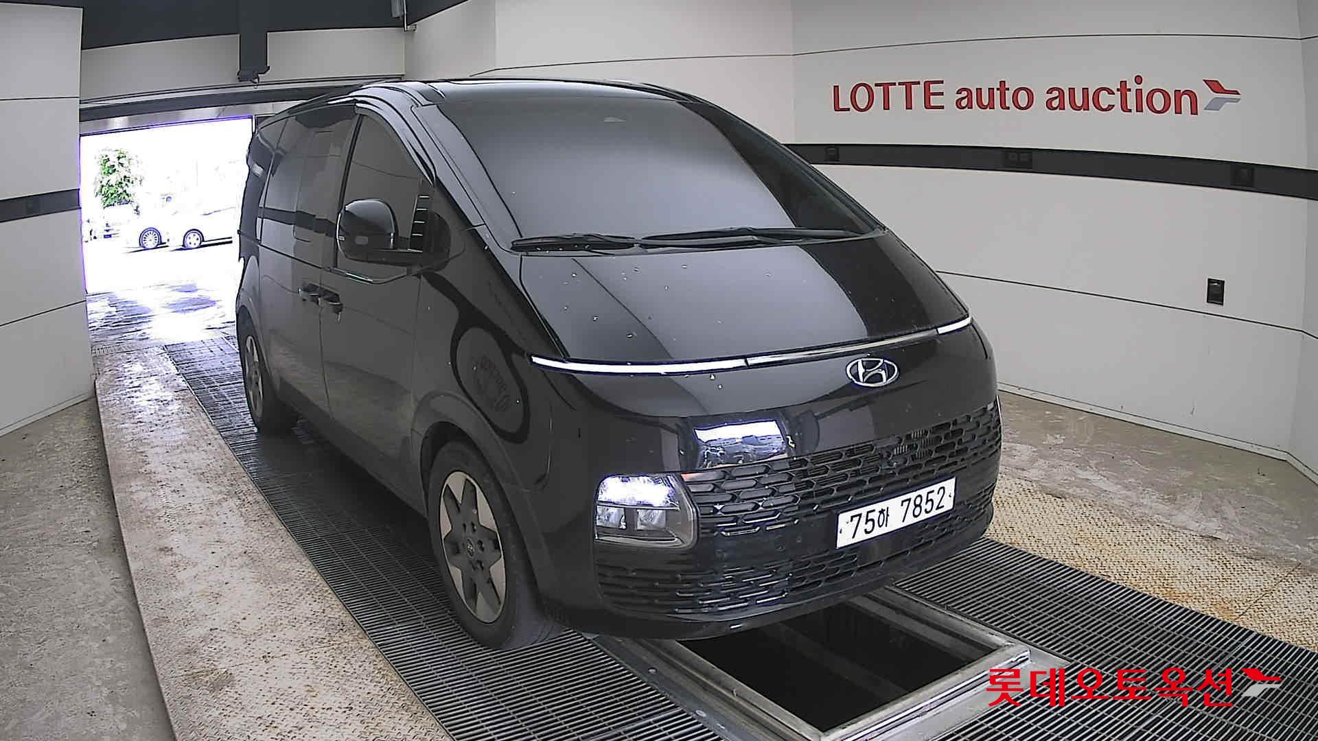 2022 - hyundai staria