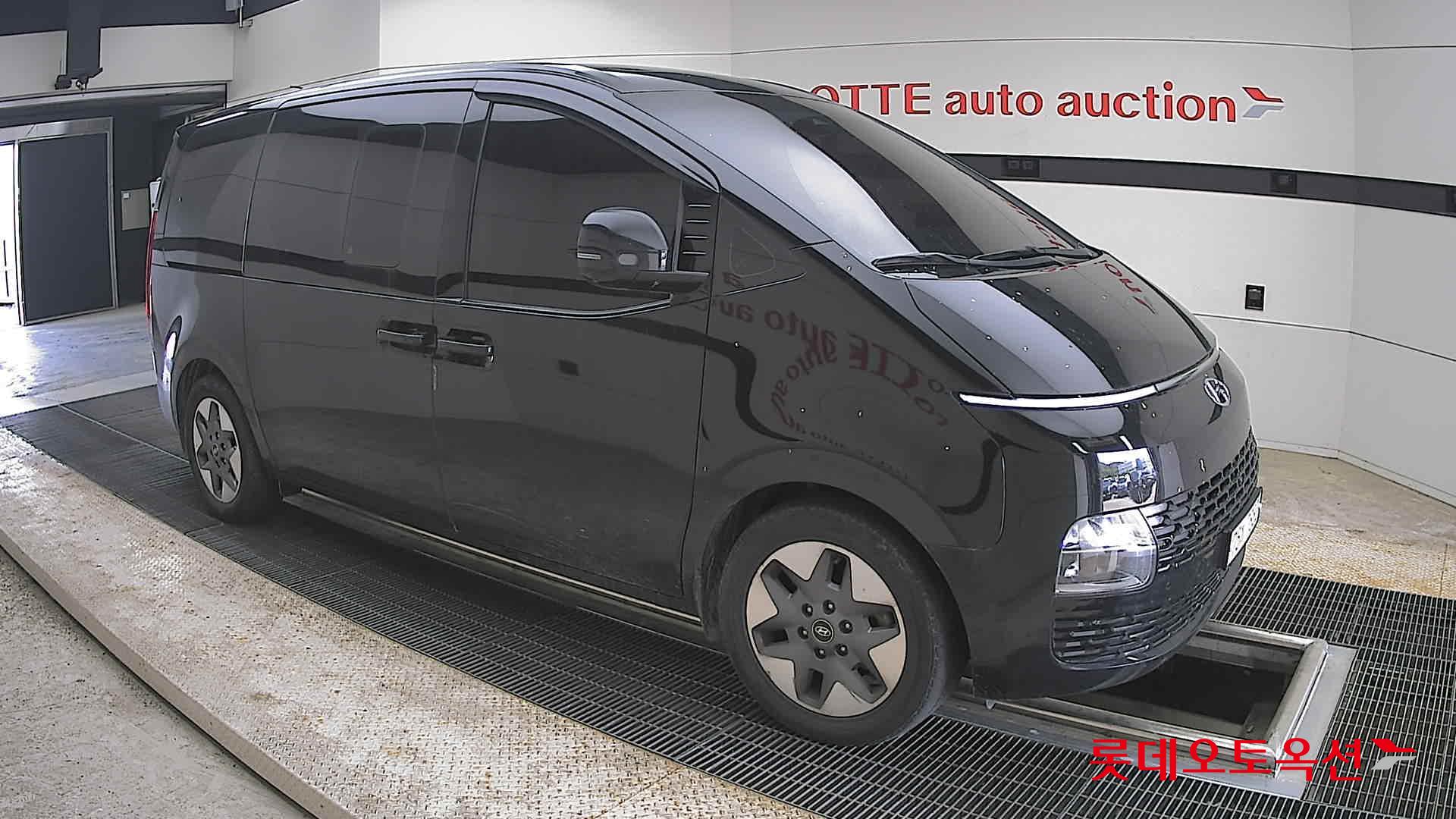 2022 - hyundai staria