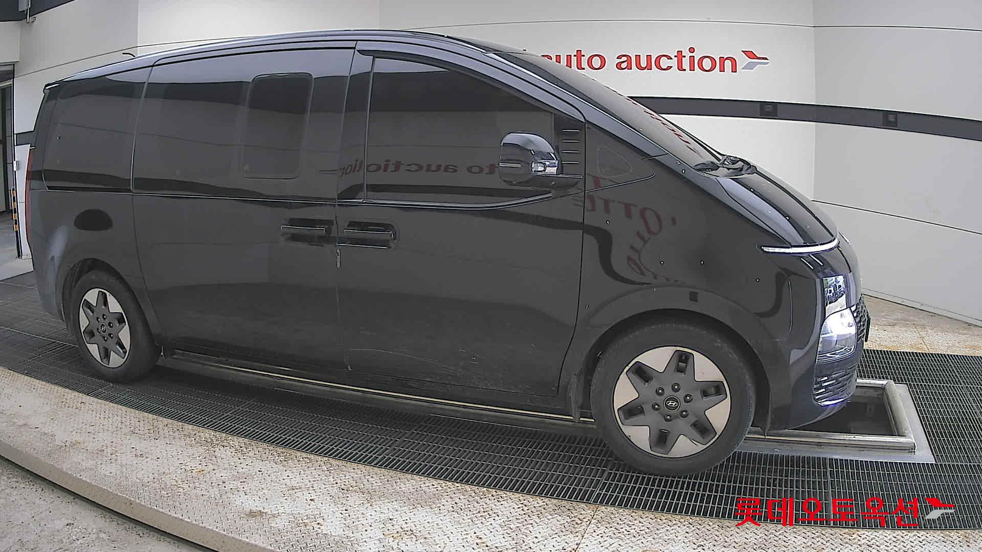 2022 - hyundai staria
