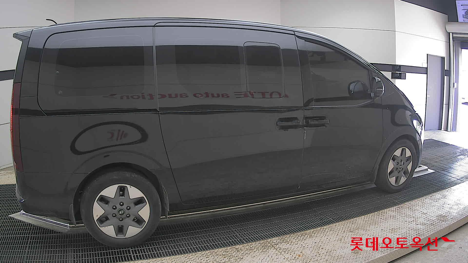 2022 - hyundai staria