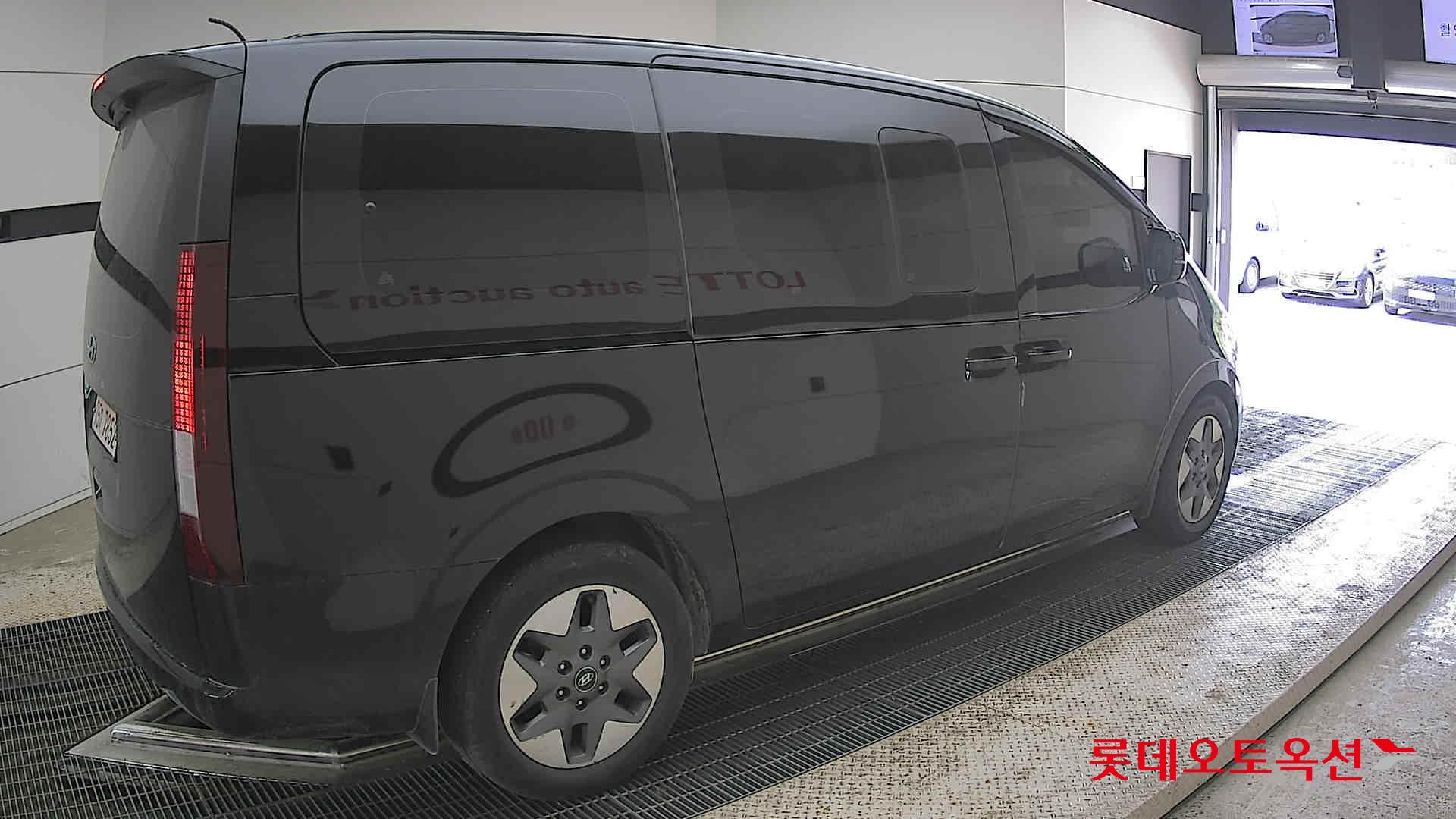 2022 - hyundai staria