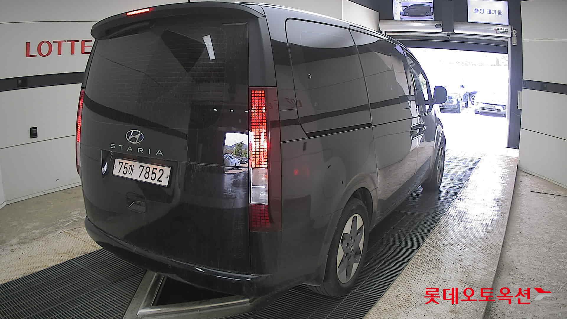 2022 - hyundai staria
