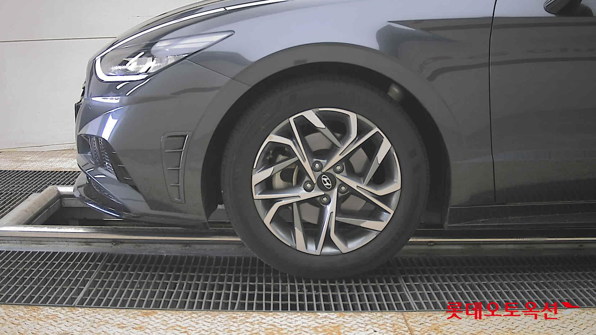 Hyundai Sonata - 25